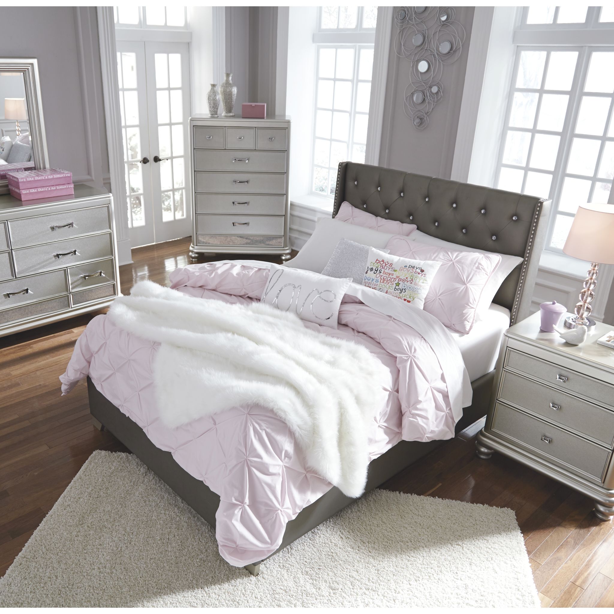 Ashley Coralayne 3-Piece Queen Bedroom Set - Modern Bed Frame with Nightstands - Perfect for Master Bedroom, Guest Room & Apartment Decor