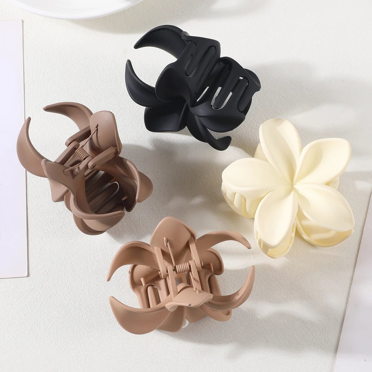 Tiare Flower Crab Claw Hair Clip - Elegant Winter Hair Accessory for Parties, Weddings & Special Occasions