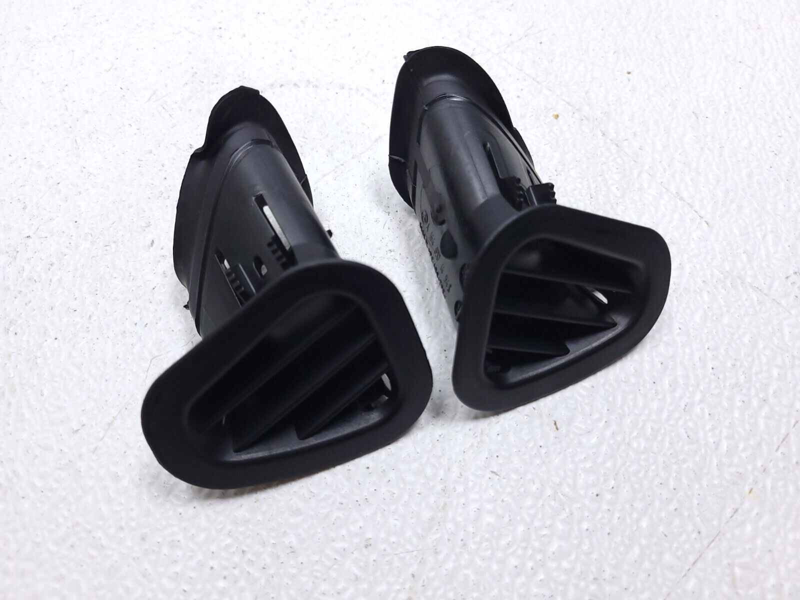 2006-2011 Mercedes ML500 OEM Left & Right Dash Defroster Air Vent Pair - Perfect for Winter Defrosting & Cabin Comfort