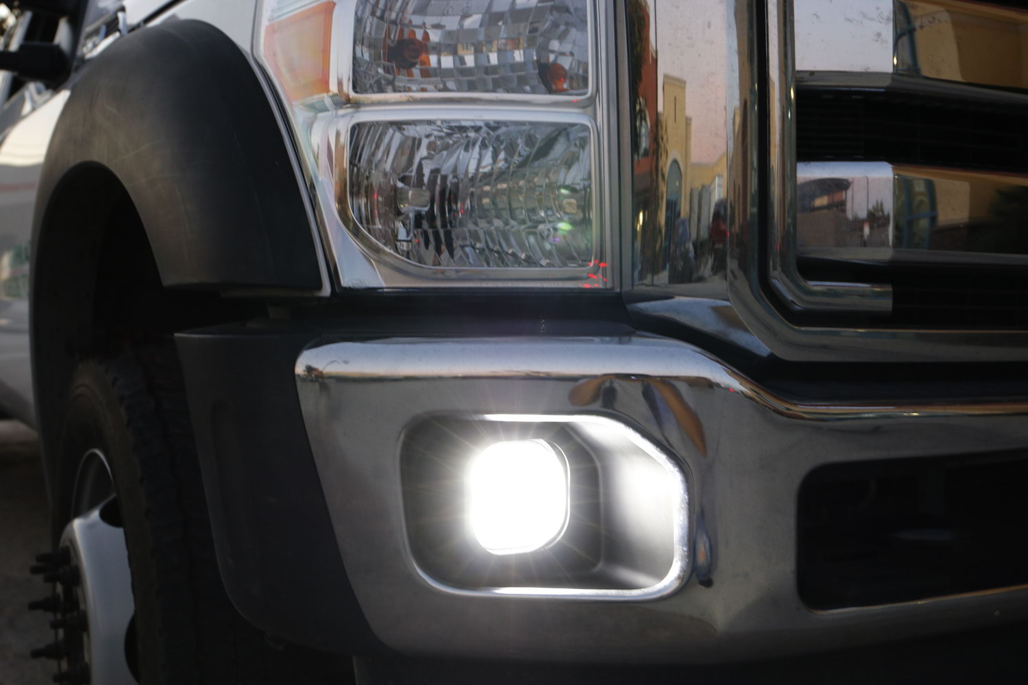 CREE LED Fog Lights Kit with Bezel Covers & Wiring Harness for 2011-2016 Ford F250 F350 F450 Super Duty Trucks - Durable Off-Road Lighting for Night Driving and Foggy Conditions