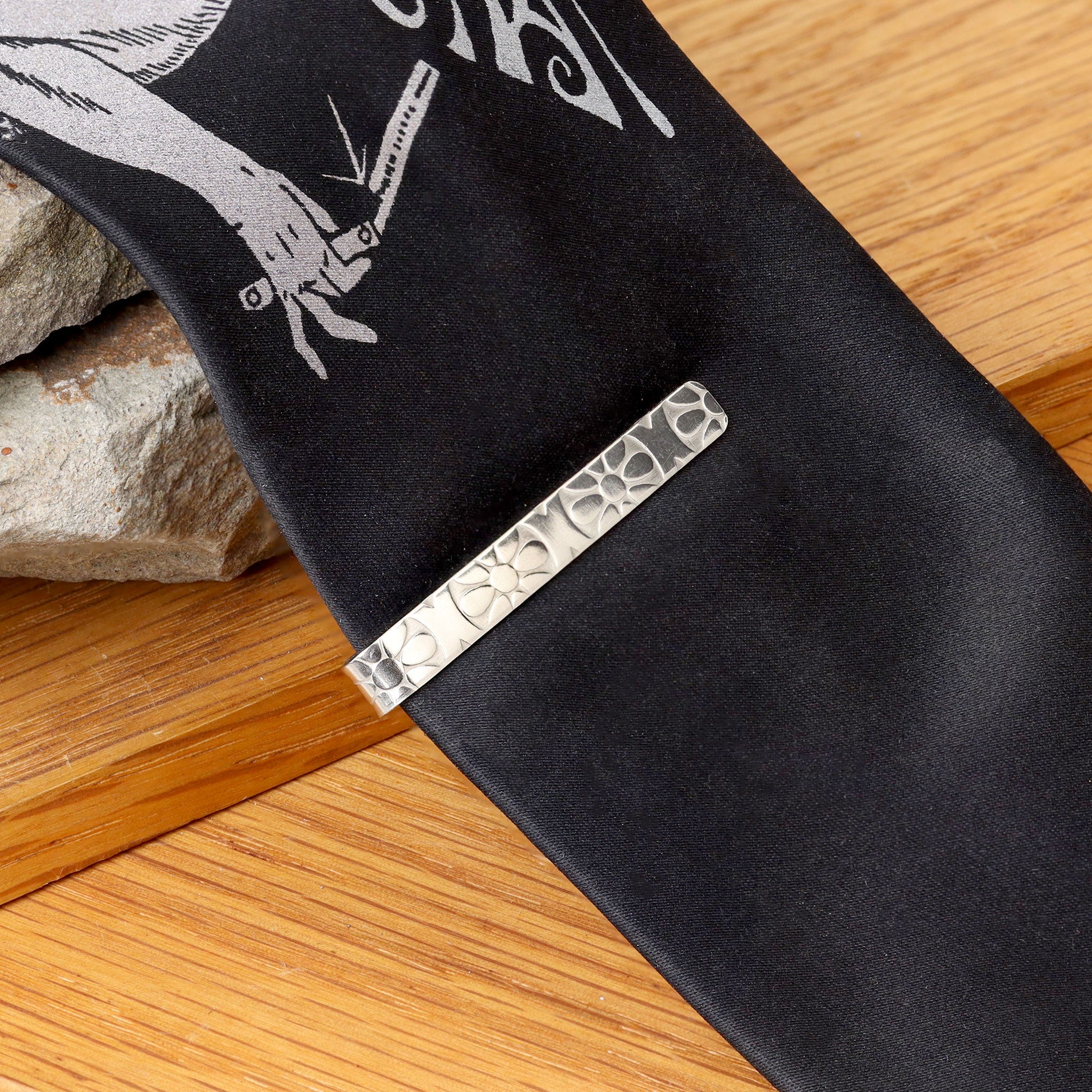 Stylish Men's Patterned Tie Bar Clip - Perfect for Formal Wear, Business Attire & Weddings