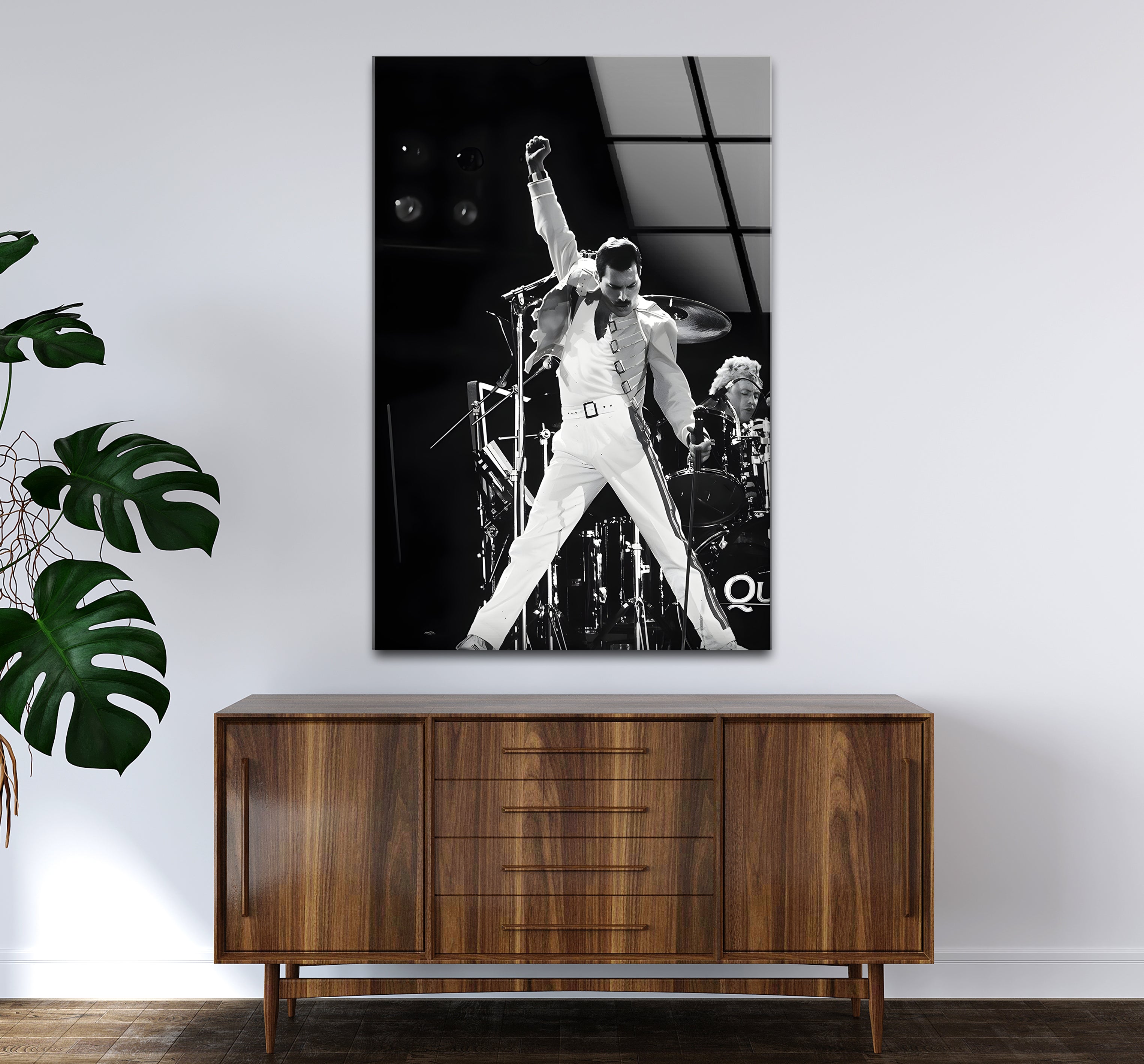 Freddie Mercury Glass Wall Art - Black & White Queen Band Tribute for Home & Office Decor - Perfect for Music Lovers & Retro Style Interiors