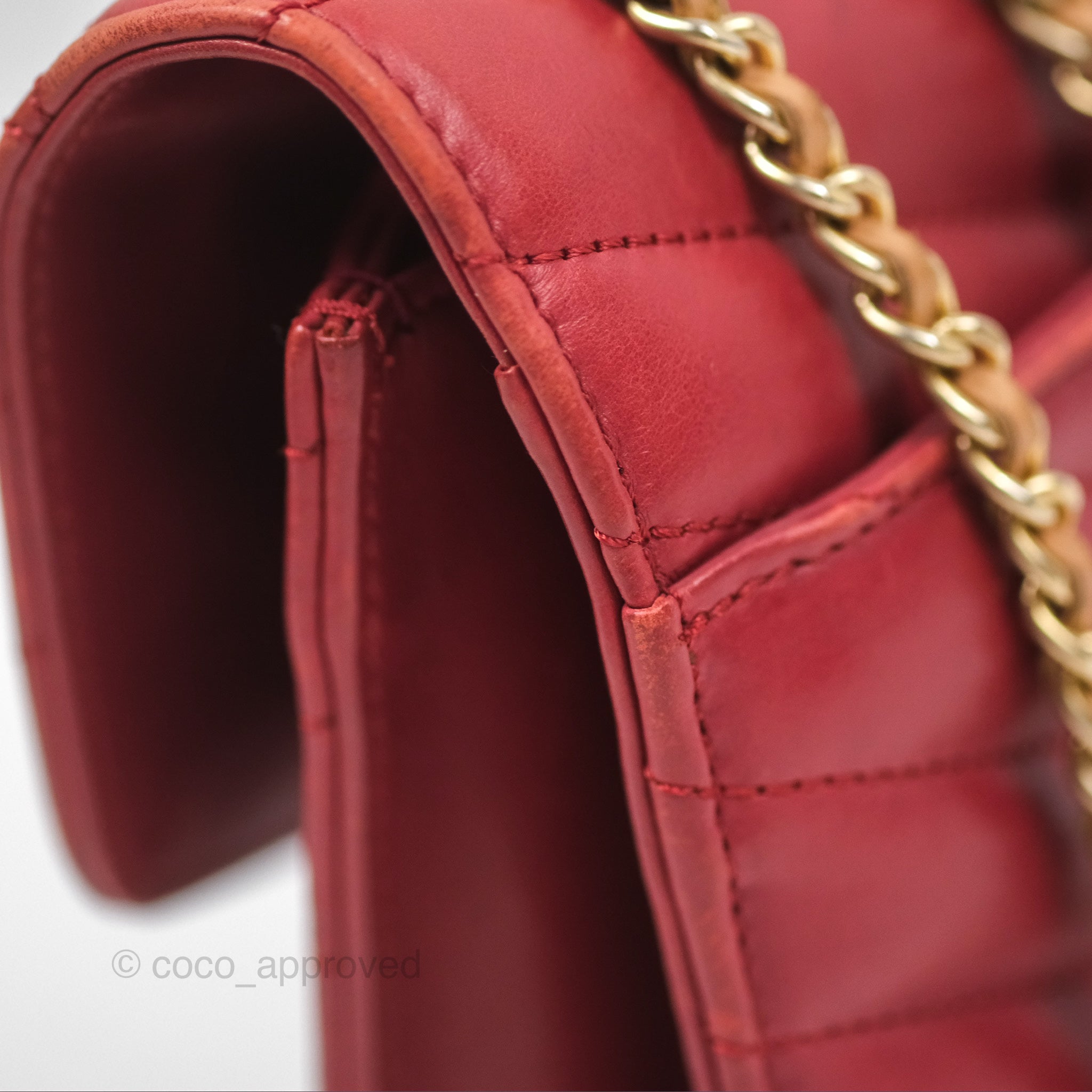 Chanel Chevron Shoulder Bag in Red Calfskin Leather with Aged Gold Hardware - Luxury Crossbody Purse for Women, Perfect for Parties, Date Nights & Special Occasions