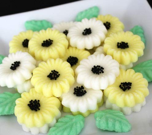 25-Cavity Daisy Silicone Mold for Baking & Candy Making - Cream Cheese Mints, Chocolate, Fondant, Gummy, Soap, Buttercream - Perfect for DIY Desserts, Party Treats & Home Crafts