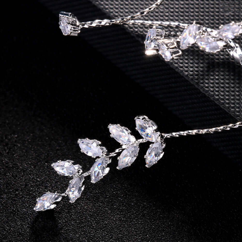 Elegant Marquise Leaf Hand Cuff Bracelet - WJ704 | Vintage Style Jewelry for Women, Perfect for Parties, Weddings & Special Occasions