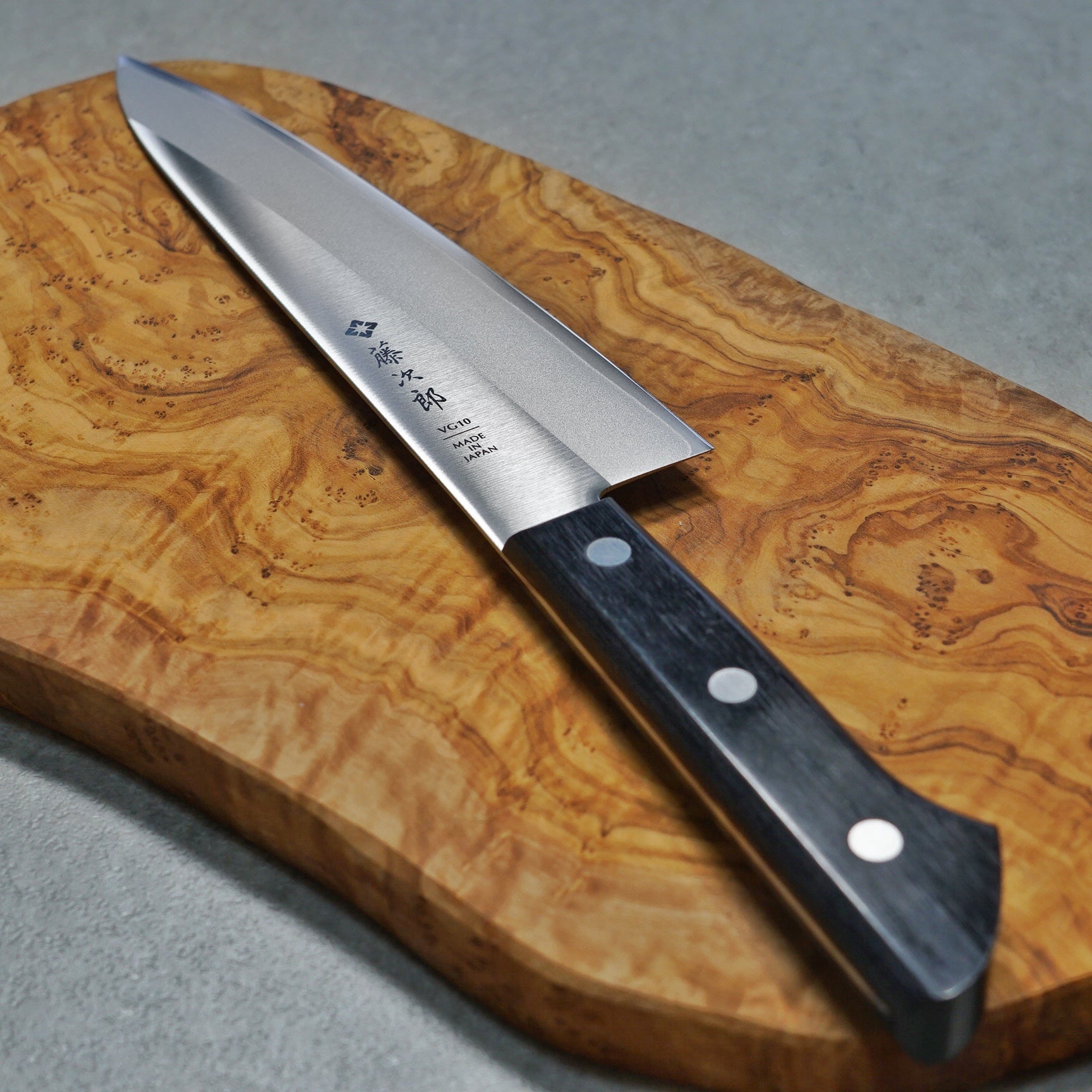 Tojiro BASIC VG10 Gyuto Chef Knife 200mm (8 Inch) - Japanese Stainless Steel Kitchen Knife for Professional Chefs & Home Cooking - Perfect for Slicing, Dicing, and Chopping Vegetables, Meat, and Fish
