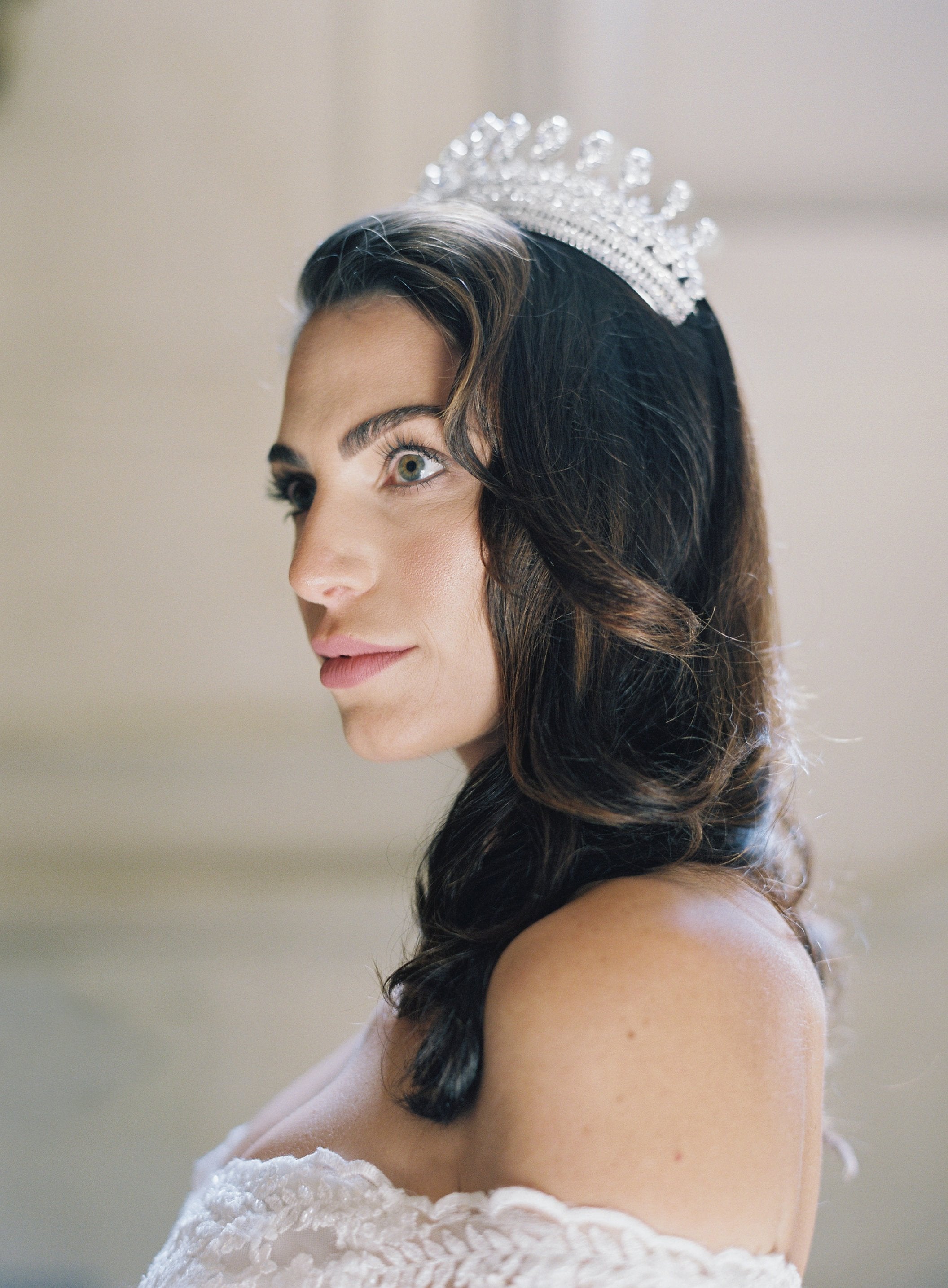 DELLA Wedding Crown - Elegant Bridal Tiara for Bride, Princess, Prom & Special Occasions | Perfect for Weddings, Pageants, Quinceañeras & Photo Shoots