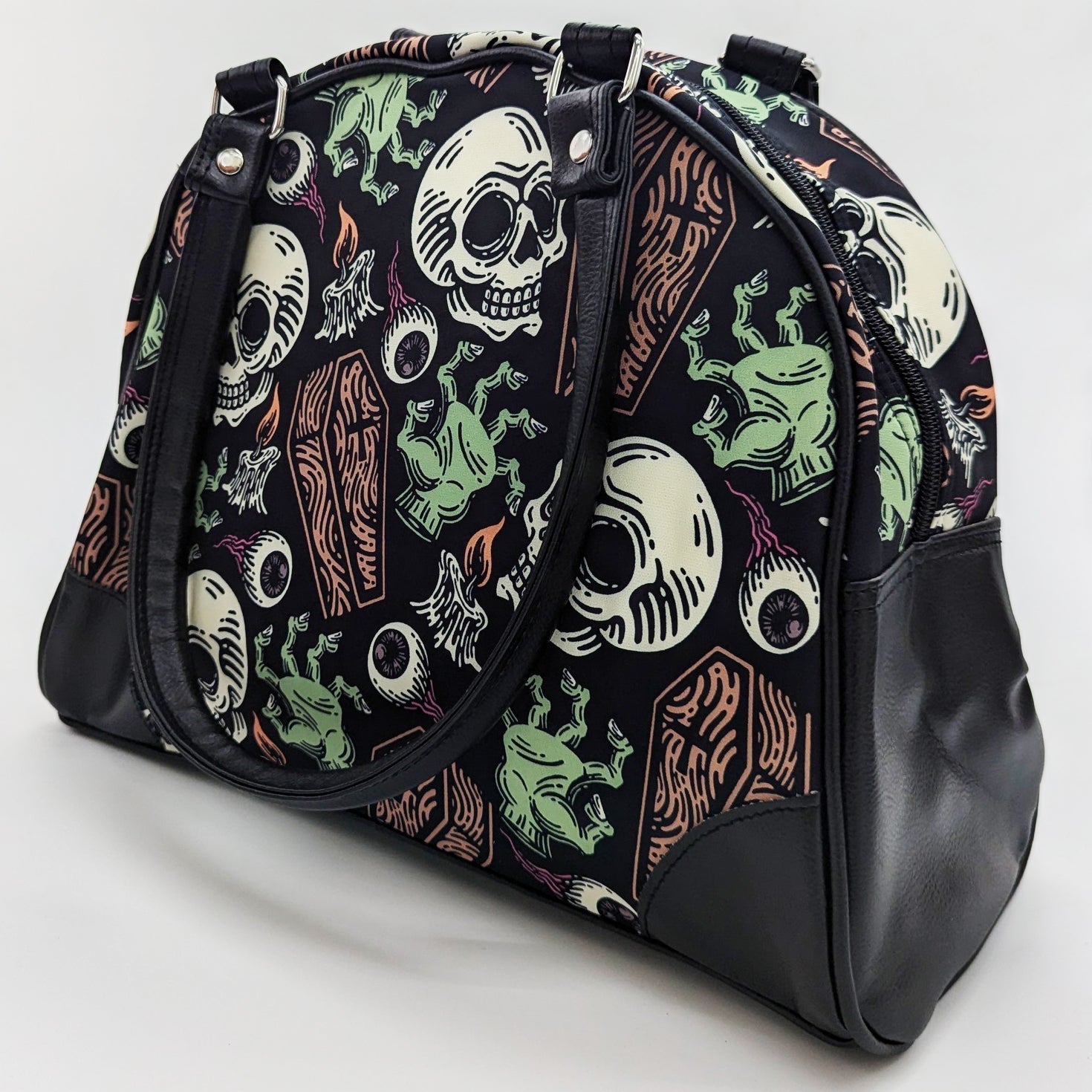 Gothic Coffin & Skull Crossbody Bag for Women - Unique Halloween, Gothic Fashion Accessory - Perfect for Parties, Cosplay & Dark Aesthetic Outfits