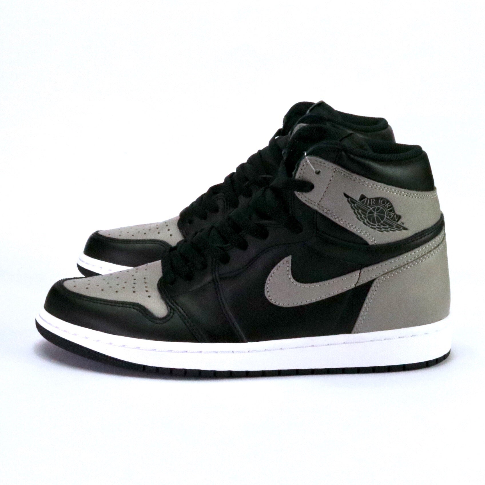 Air Jordan 1 Retro Shadow 2018 Sneakers - Black, Medium Grey & White Colorway - Men's Basketball Shoes for Casual Wear & Street Style