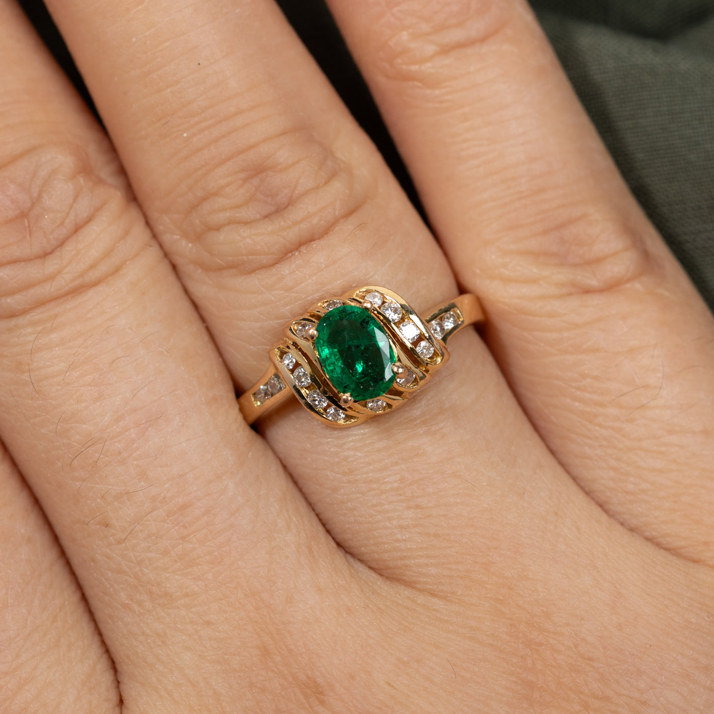 Exquisite Oval Emerald & Diamond Accented Ring - 0.45ct Emerald & 0.24ctw Diamonds - Size 6.5 - Perfect for Engagement, Anniversary & Special Occasions