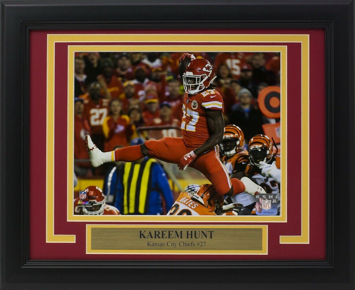 Kareem Hunt Framed 8x10 Kansas City Chiefs Autographed Photo - Perfect for Sports Memorabilia Collection, Man Cave Decor, and Chiefs Fan Gifts