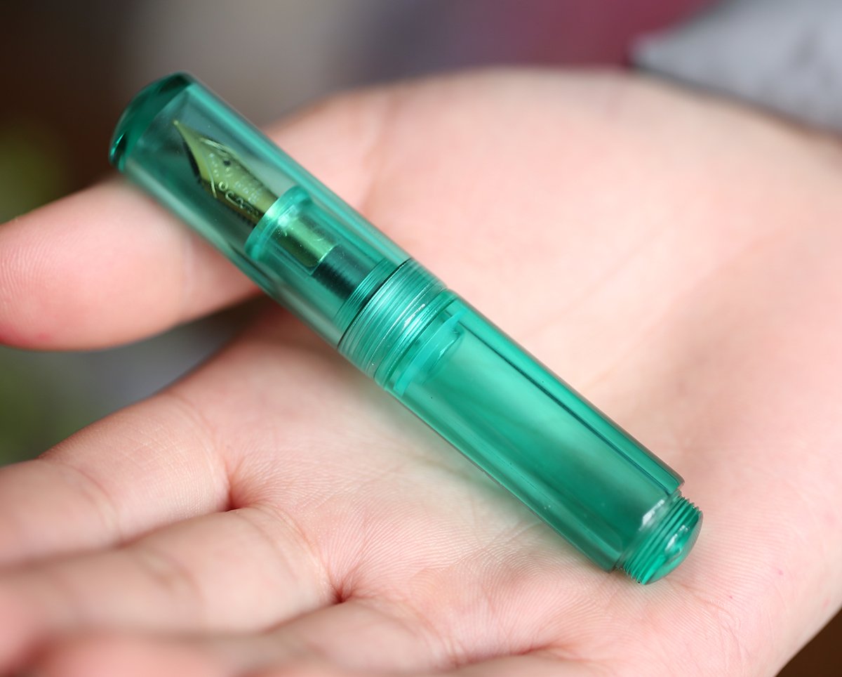Majohn Wancai Mini Fountain Pen - Transparent Pocket-Sized Travel Pen with Fine 0.5mm Nib | Includes 6 Black Ink Cartridges | Perfect for Journaling, Note-Taking & Everyday Carry (Green)