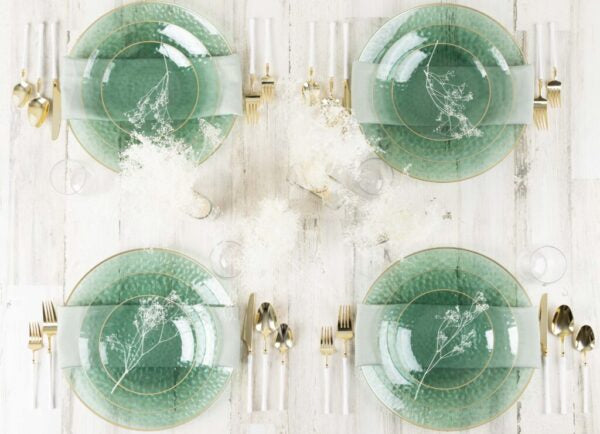 Eco-Friendly Green & Gold Round Hammered Plastic Plates - Organic & Durable Dinnerware for Parties, Picnics, and Outdoor Events