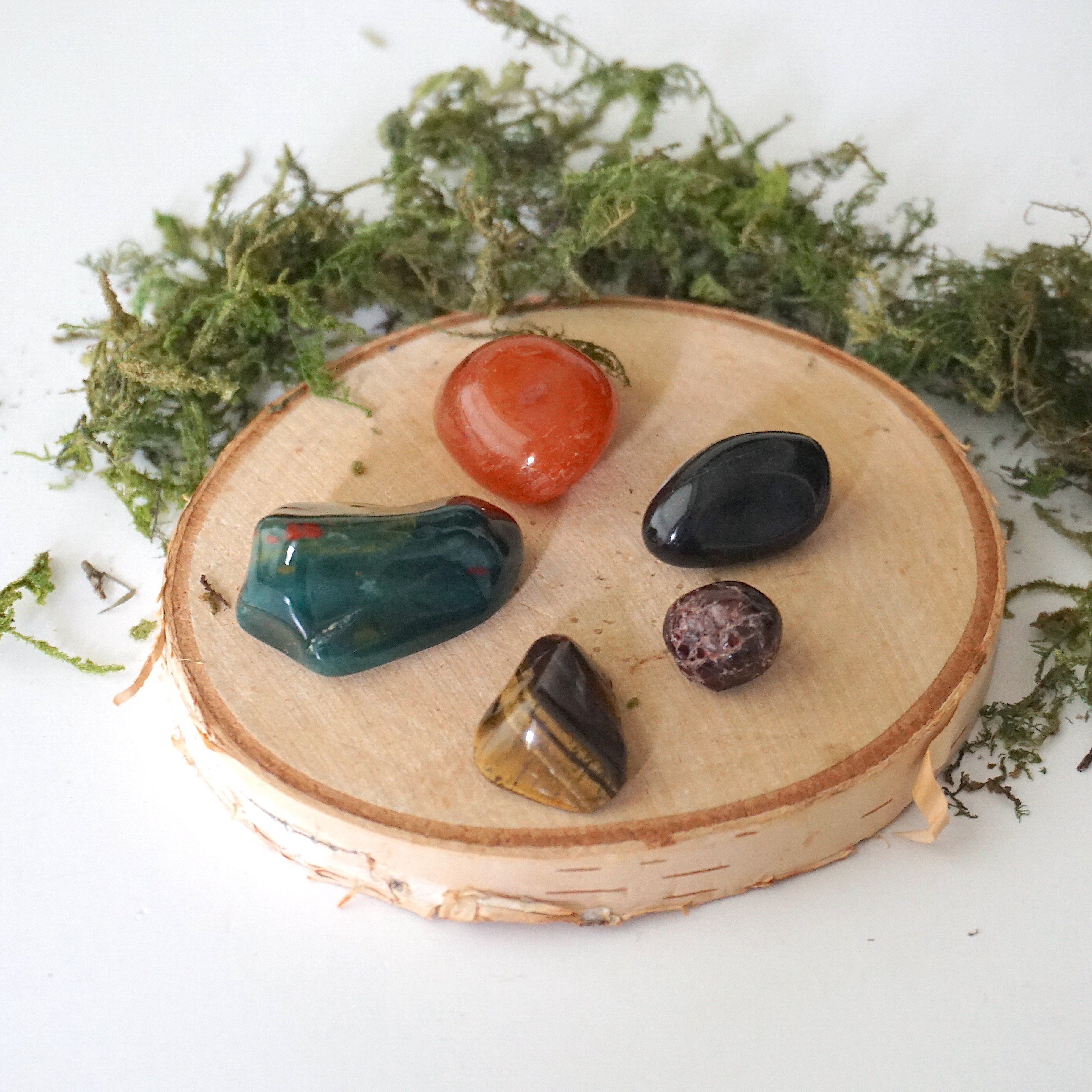 Natural Grounding Crystals Healing Stones Set - Chakra Balancing Energy Stones Kit for Meditation, Yoga & Spiritual Healing | Includes Storage Pouch