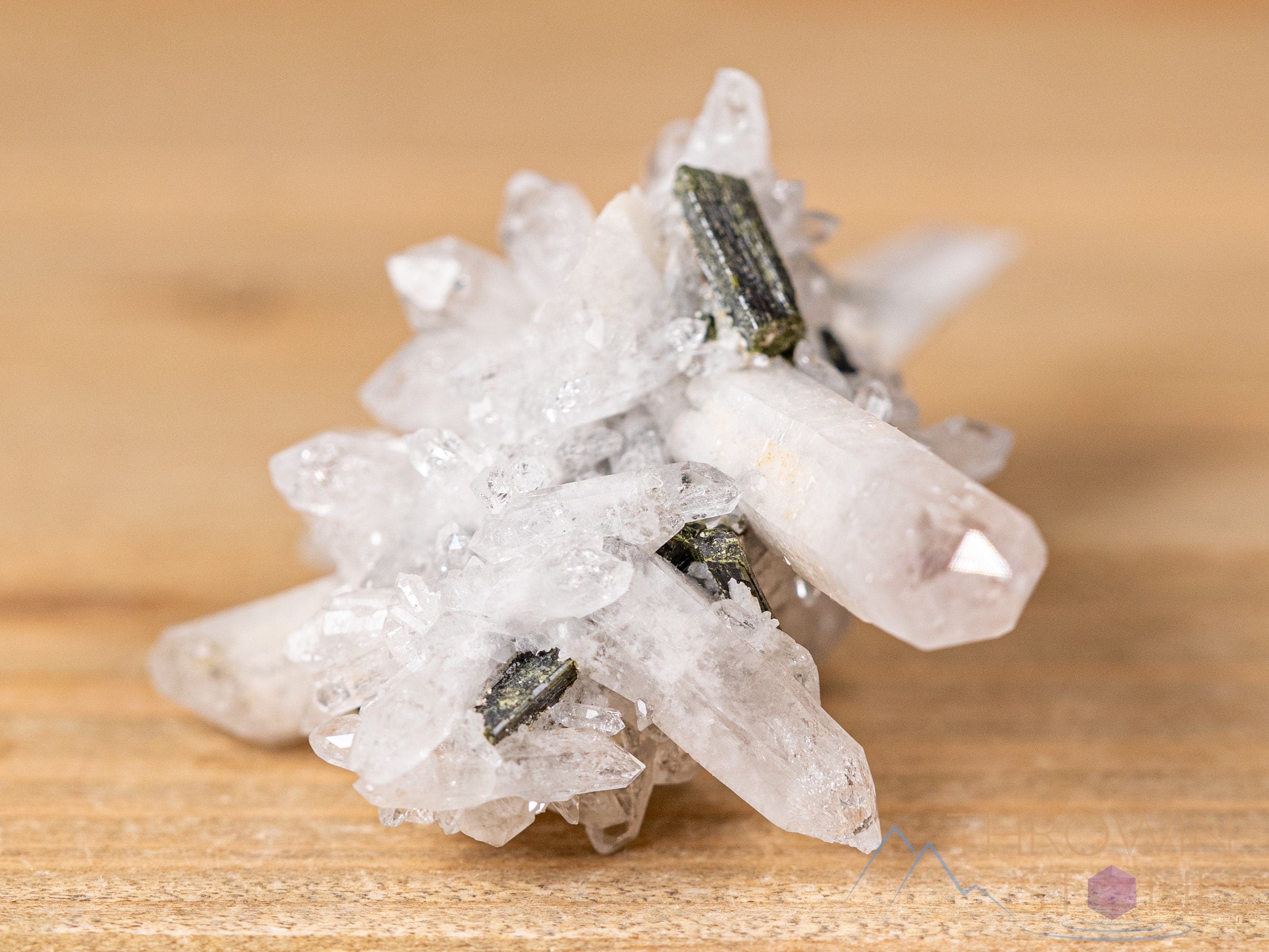 Natural Quartz with Epidote Raw Crystal Cluster - Unique Housewarming Gift, Healing Stones for Home Decor & Spiritual Energy - Perfect for Meditation, Reiki & Feng Shui