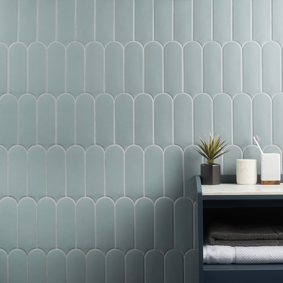 Fan Fishscale Parry Airy Sarina Wall Tile - Natural Ceramic Mosaic for Bathroom, Kitchen & Backsplash Decoration