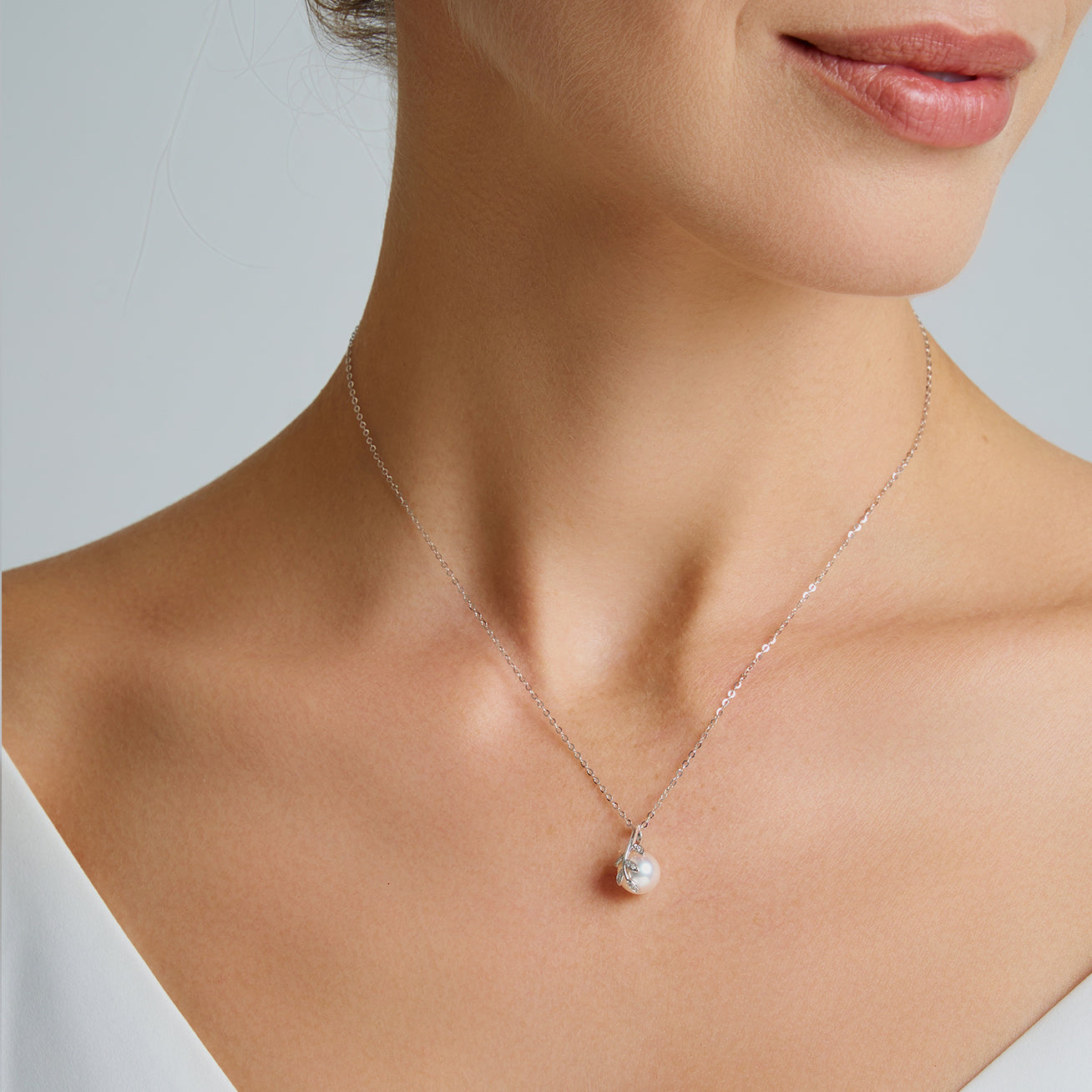 18K Solid Gold Diamond Hanadama Akoya Pearl Necklace - Luxury Japanese Pearl Jewelry for Women - Perfect for Weddings, Anniversaries & Special Occasions