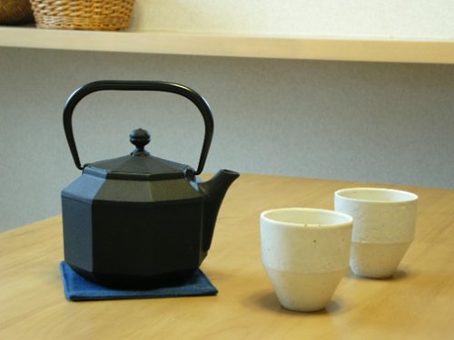 Premium Japanese Nanbu Tekki Cast Iron Octagon Tea Pot by Seieido - Authentic Iron Teapot for Loose Leaf Tea, Matcha & Herbal Brewing - Perfect for Tea Ceremonies, Home Use & Gift Giving