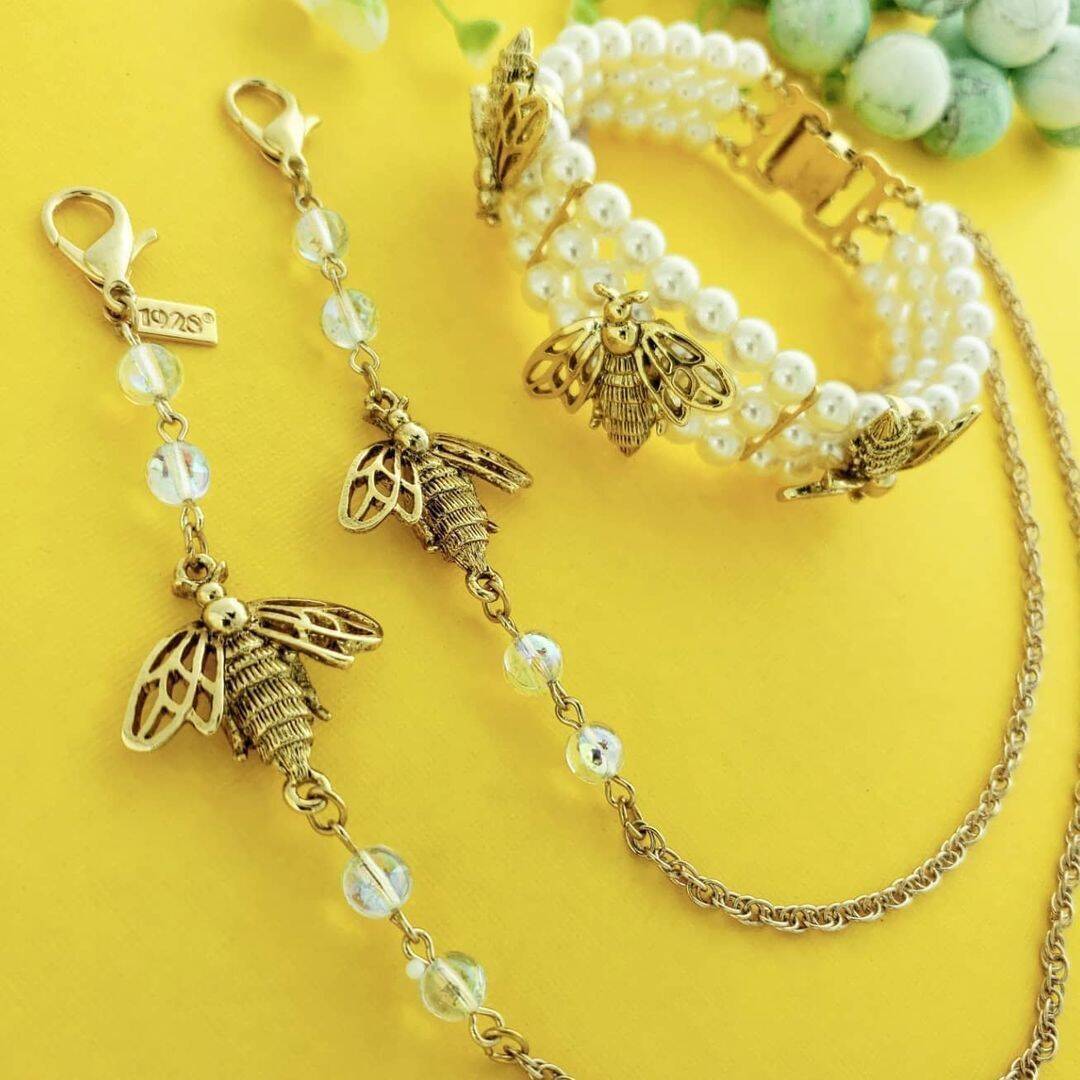 1928 Jewelry Bee Face Mask Chain Holder with AB Crystals - 22 Inch Adjustable Mask Lanyard for Women & Men - Perfect for Work, Travel, and Daily Use