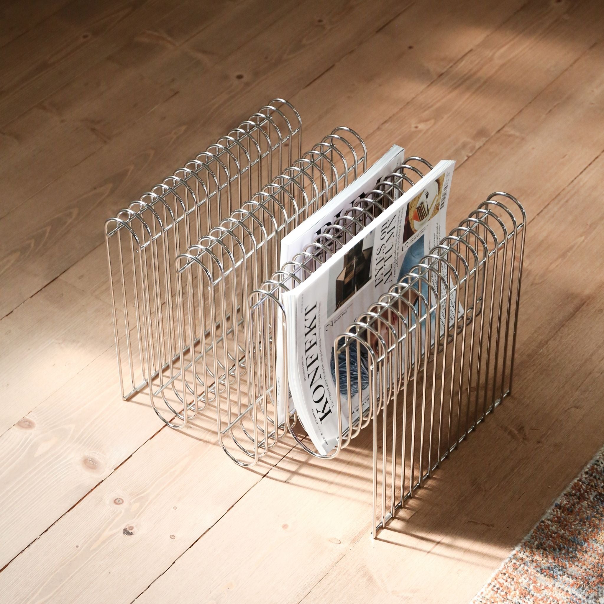 AYTM Curva Metal Magazine Holder Rack - Silver | Modern Magazine Organizer for Living Room, Office & Bookshelf Decor