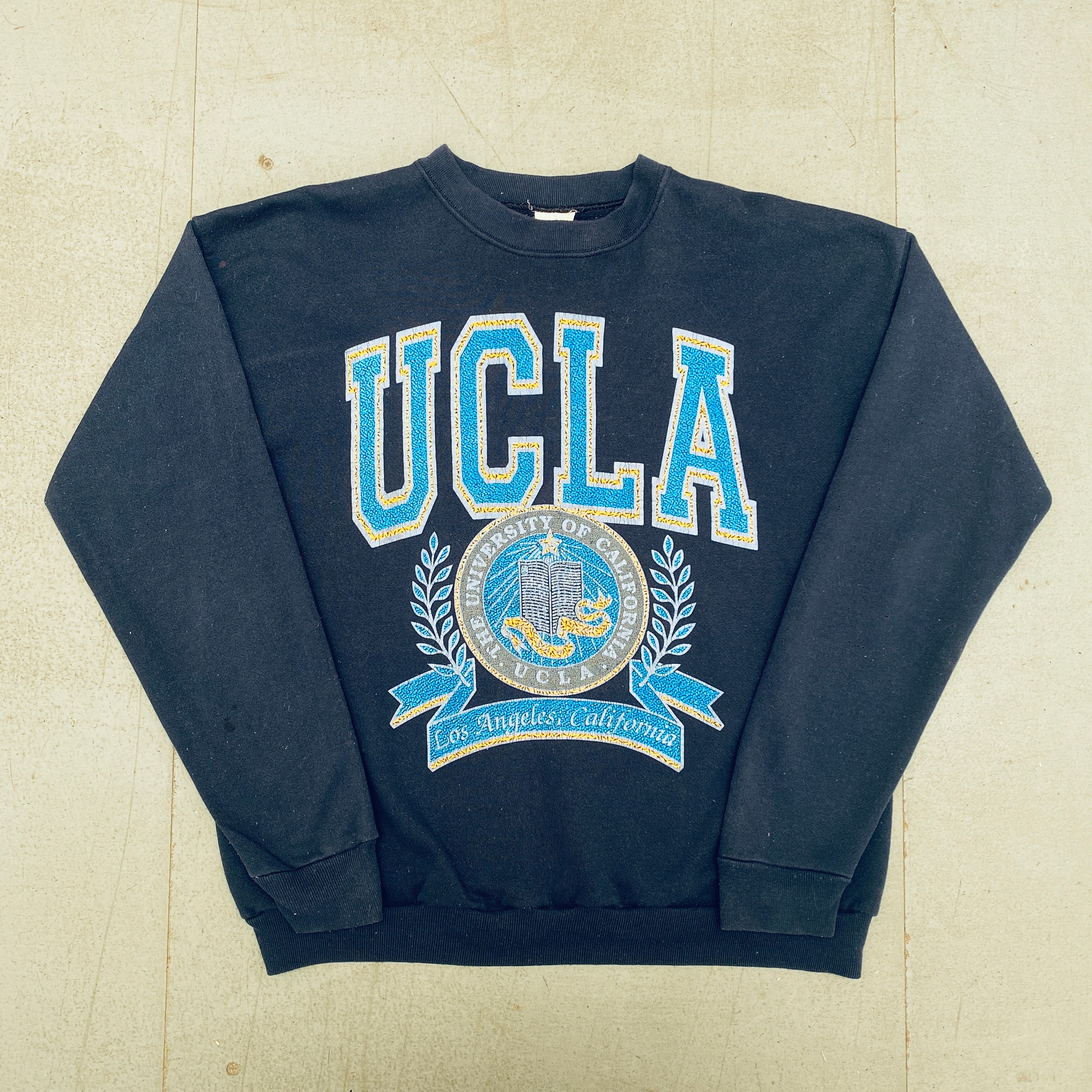 UCLA Bruins 1990s Vintage University Seal Graphic Sweatshirt (Large) - Perfect for Game Day, College Spirit & Retro Fashion