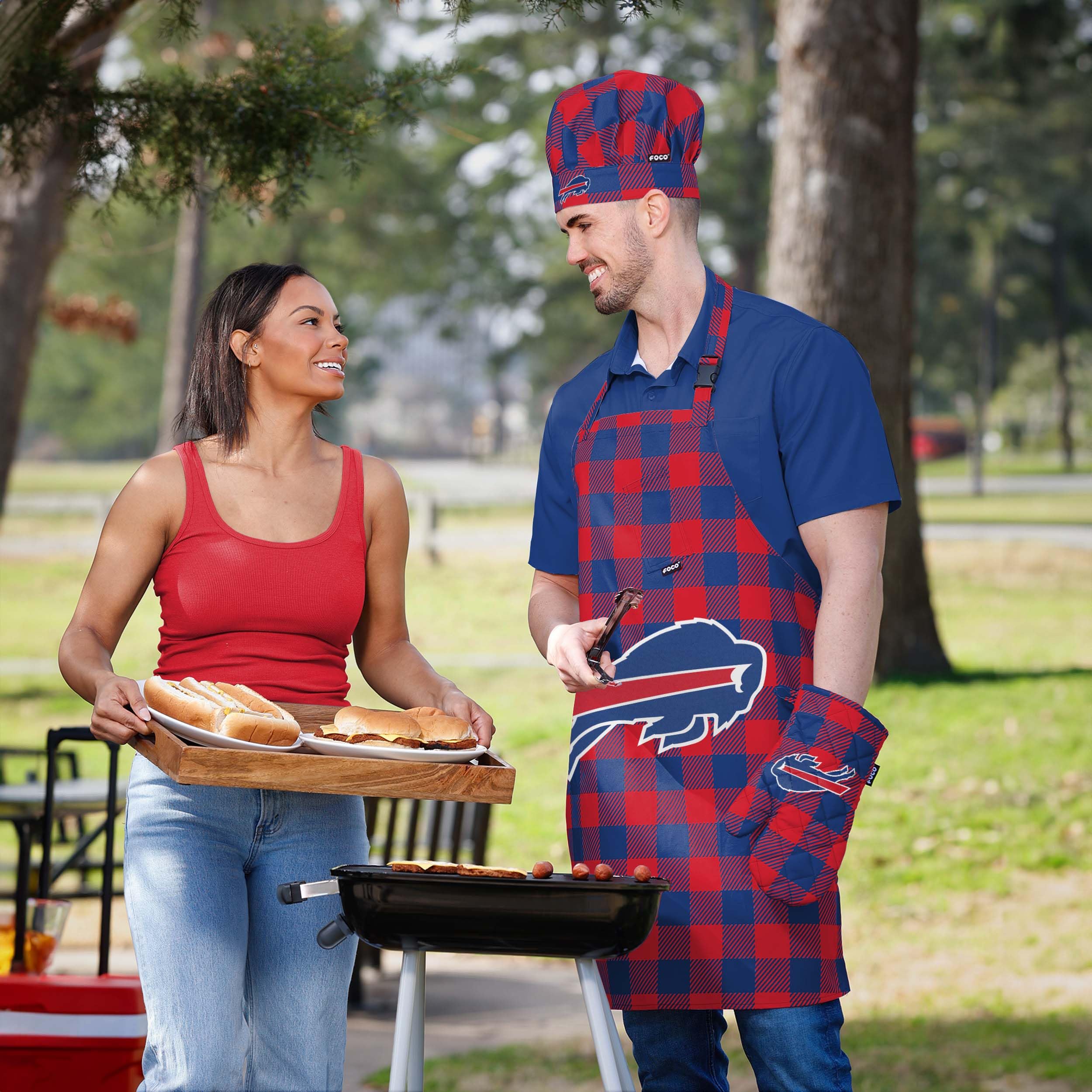 FOCO NFL Plaid Apron, Chef Hat & Oven Mitt 3-Piece Cooking Set - Perfect for Game Day Tailgating, BBQ Parties & Home Kitchen Use