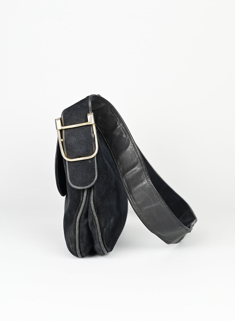 Original Title: Gucci Borsa in Suede nera   Optimized Title: **Gucci Black Suede Handbag for Women | Luxury Designer Shoulder Bag | Perfect for Work, Evening Events & Travel**
