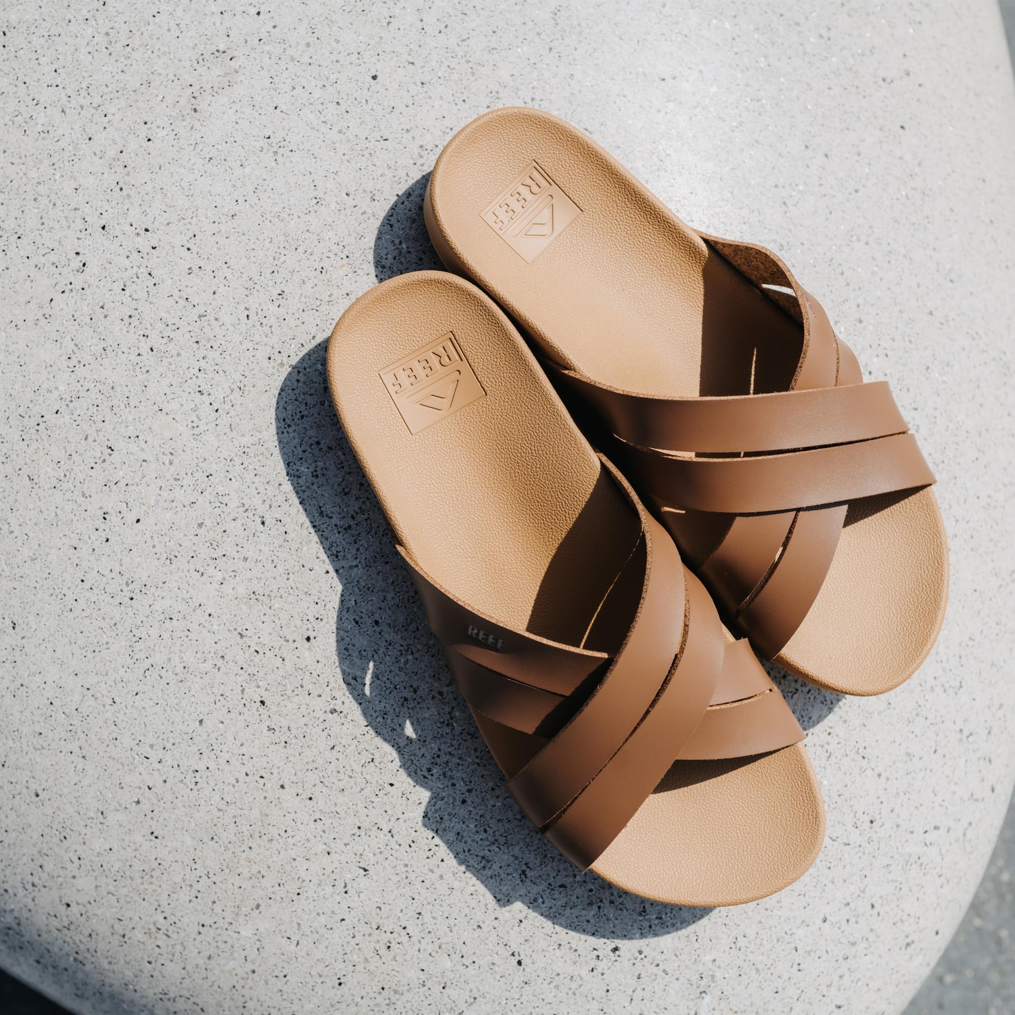 REEF Women's Cushion Spring Bloom Sandals - Comfortable Flip Flops for Beach, Pool, and Summer Outdoor Activities