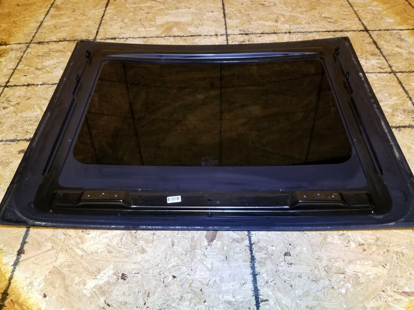 2005-2009 Cadillac SRX Rear Panoramic Sunroof Glass Panel - OEM Replacement Part for Moonroof Repair - Perfect for Road Trips & Luxury Driving Experience