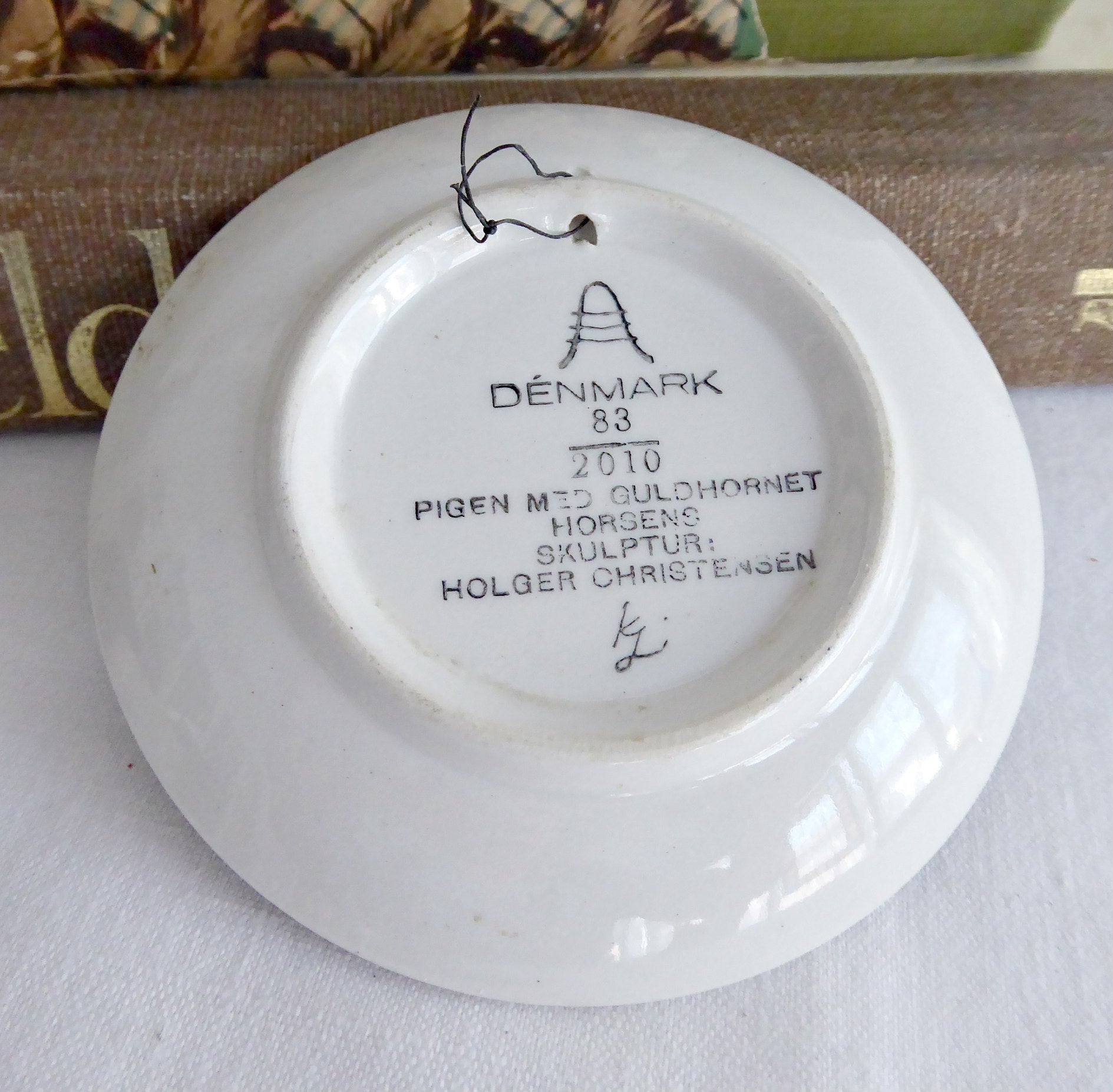 Royal Copenhagen Teabag Caddy - Butter Pat Pigen Mid Gulhornet Girl Horn - Elegant Danish Tea Storage for Home & Kitchen Decor - Perfect for Afternoon Tea & Gifting