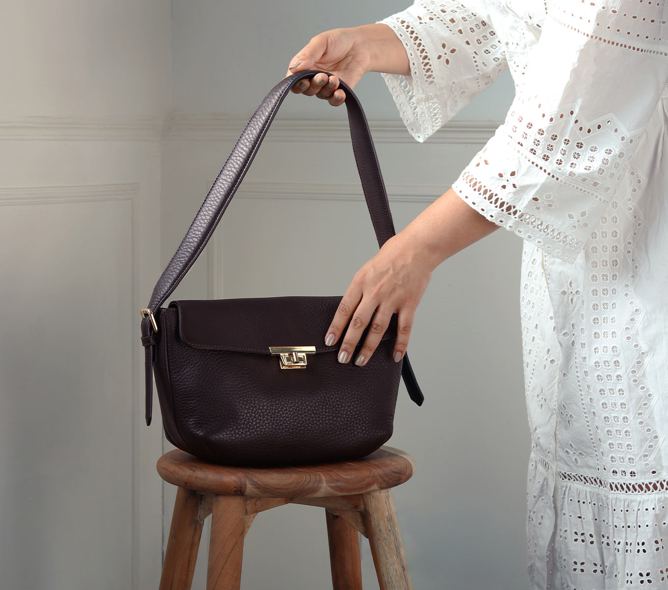 Vera Women's Leather Handbag - Stylish Crossbody Purse for Everyday Use, Work & Travel | Durable & Fashionable Shoulder Bag