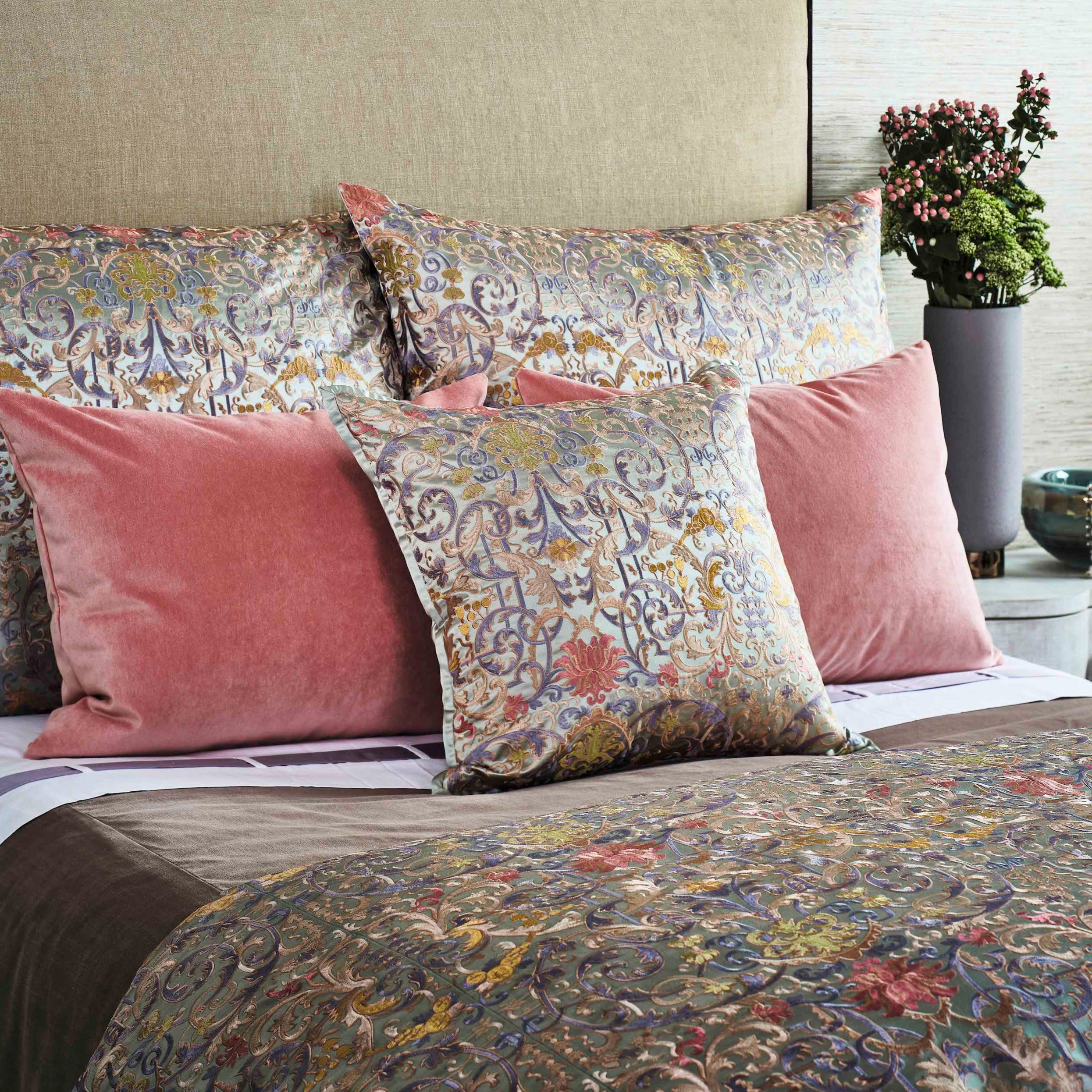 Venezia Throw Blanket - Soft & Cozy Knit Throw for Couch, Bed, or Sofa - Perfect for Home Decor, Gifts, and Winter Warmth