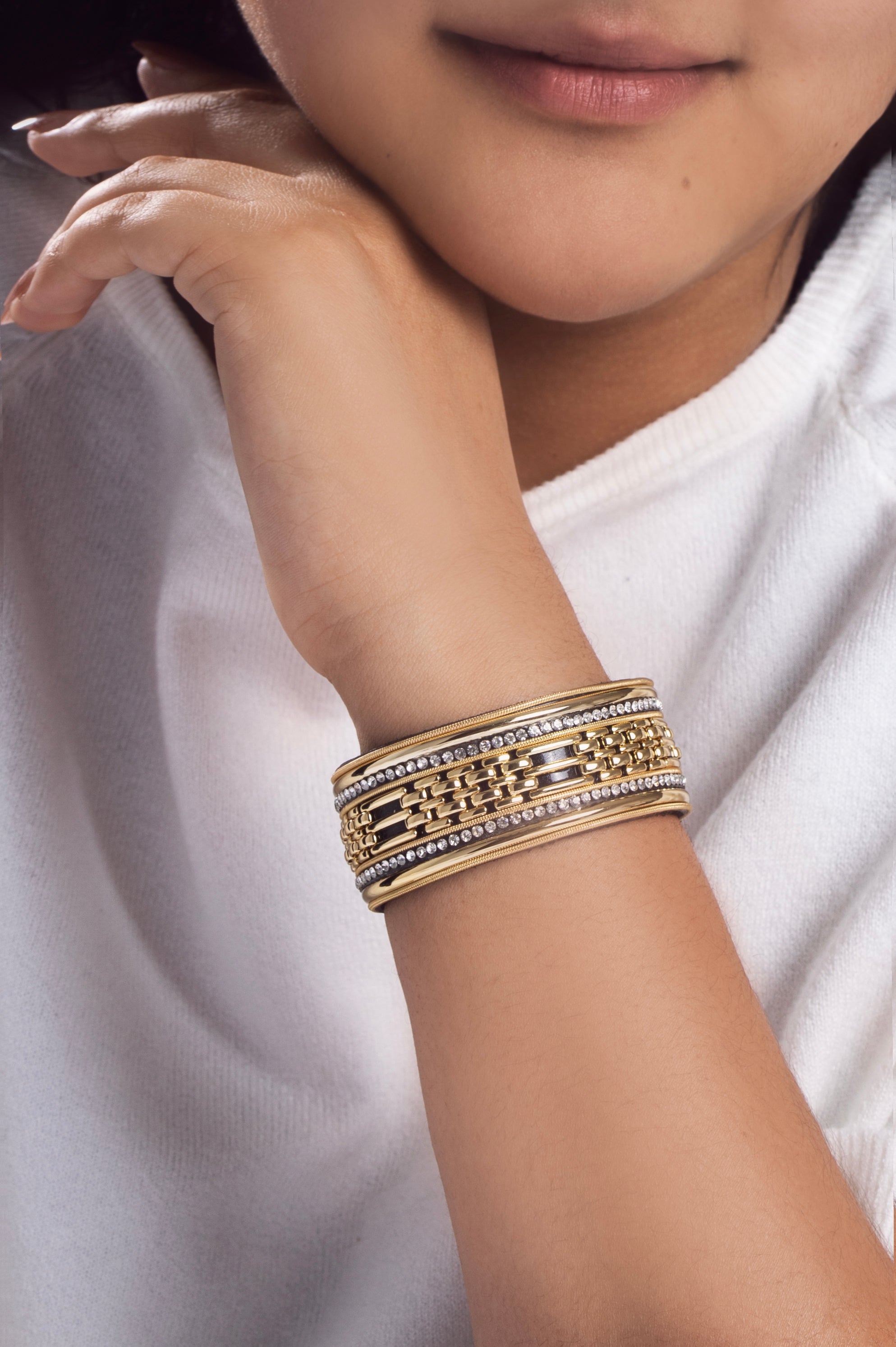 Elegant Chain Link Crystal Bracelet for Women - Stylish Fashion Jewelry Gift for Parties, Weddings & Everyday Wear