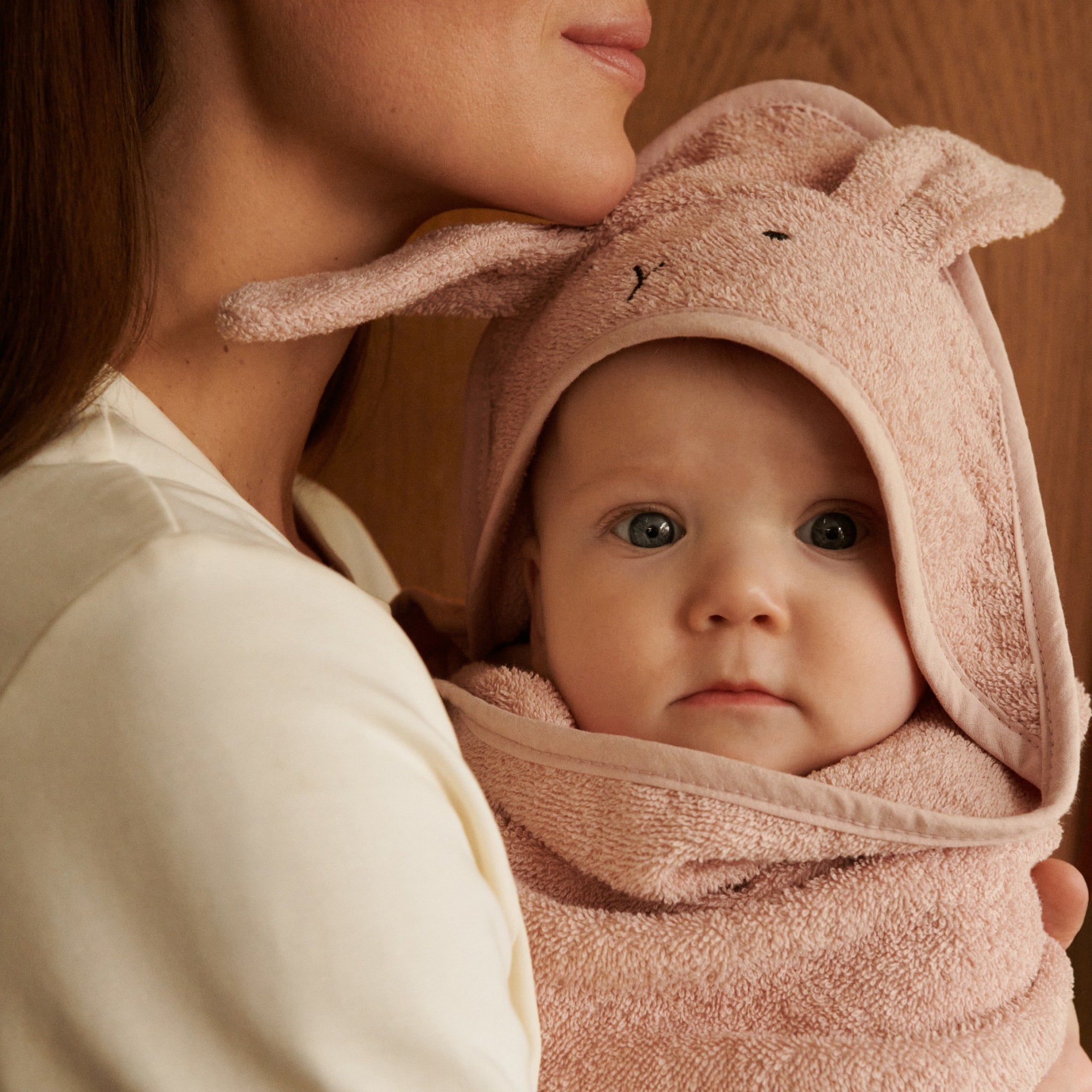 LIEWOOD Albert Rabbit Hooded Towel for Kids - 70x70cm Soft Baby Bath Towel with Cute Rabbit Ears - Perfect for Bath Time, Swimming & Beach (Rose Pink)