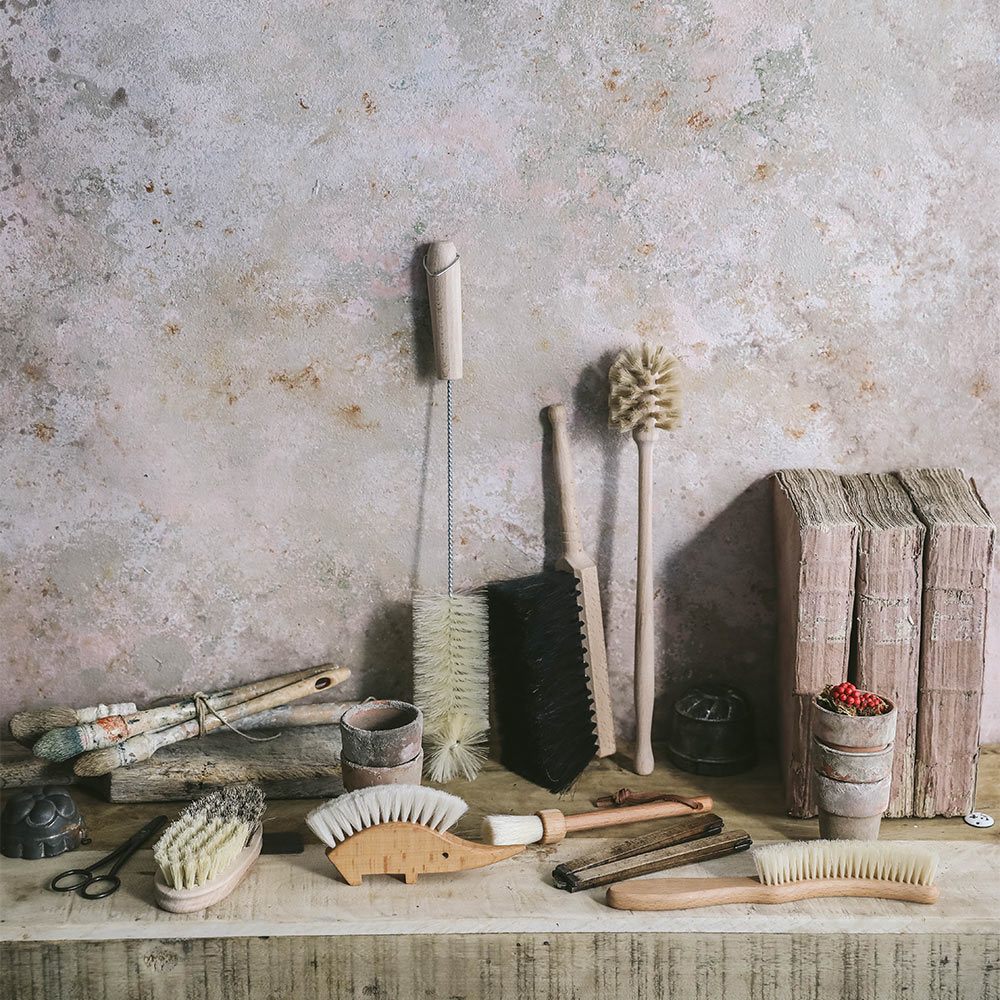 Soft Bristle Hedgehog Table Brush for Dusting and Cleaning - Perfect for Home, Office, and Car Interior Maintenance