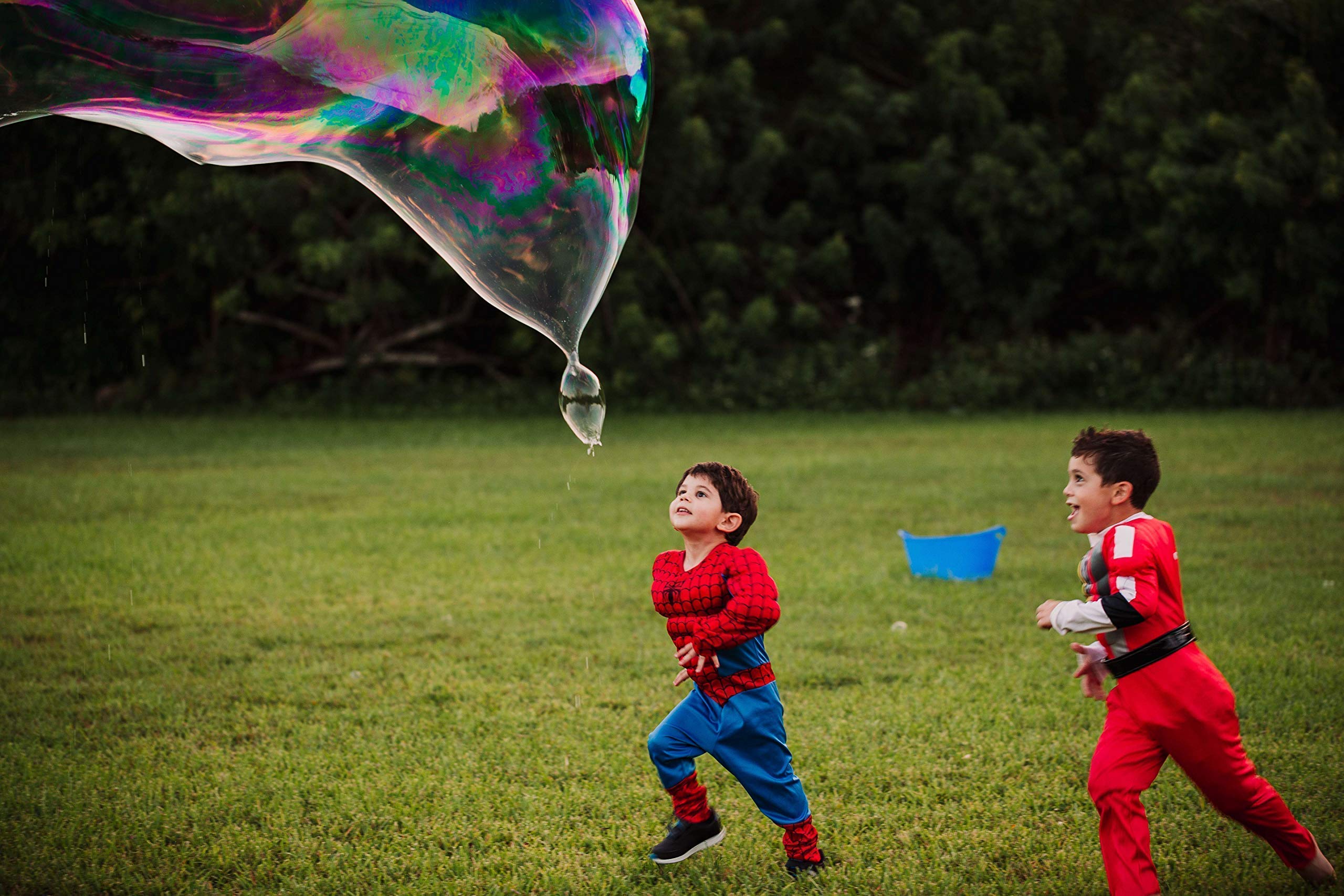 WOWMAZING Giant Bubble Powder Kit - Makes 9 Gallons of Huge Bubbles | Non-Toxic Safe & Natural Bubble Solution Mix | Turns Dish Soap into Giant Bubbles | Perfect for Birthday Parties, Outdoor Family Fun, Kids Activities (Girls & Boys) | Backyard Games, Summer Festivals & Park Playdates