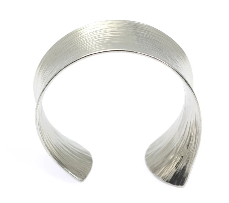 Stylish Tapered Bark Anticlastic Aluminum Bangle Bracelet for Women - Perfect for Casual Wear, Office & Evening Outfits