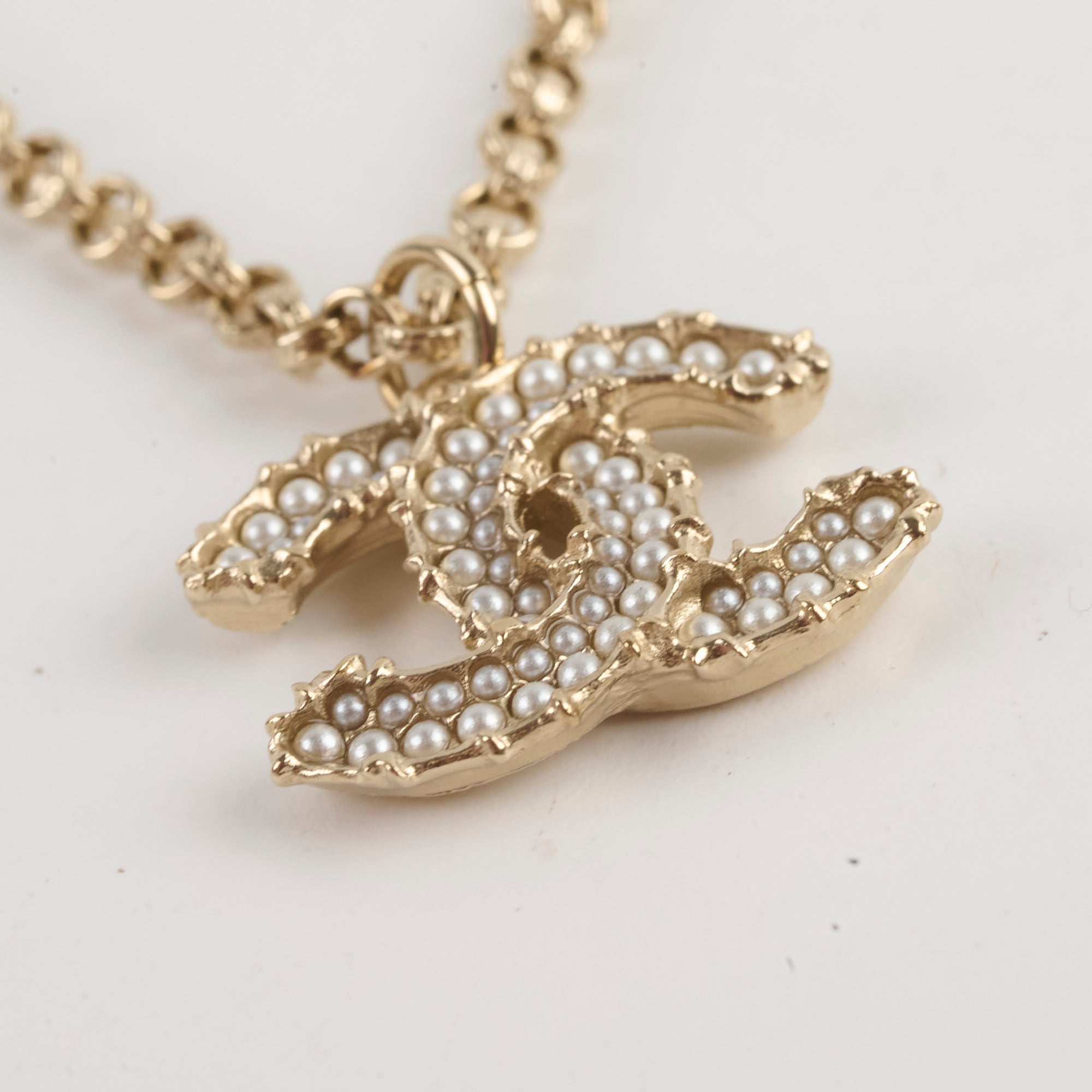 Chanel CC Logo Pearl Necklace - Luxury Fashion Jewelry for Women, Perfect for Parties, Weddings & Special Occasions