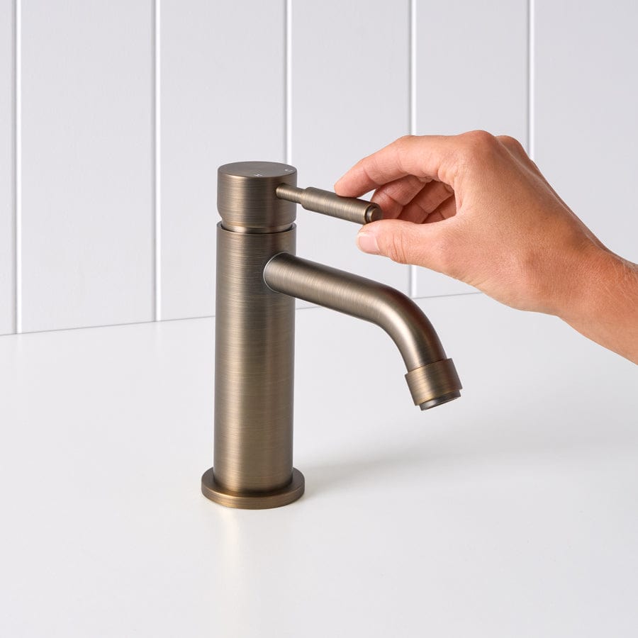 Antique Brass Melbourne Short Basin Mixer - Vintage Bathroom Faucet for Small Sinks & Powder Rooms | Perfect for Compact Spaces & Classic Decor