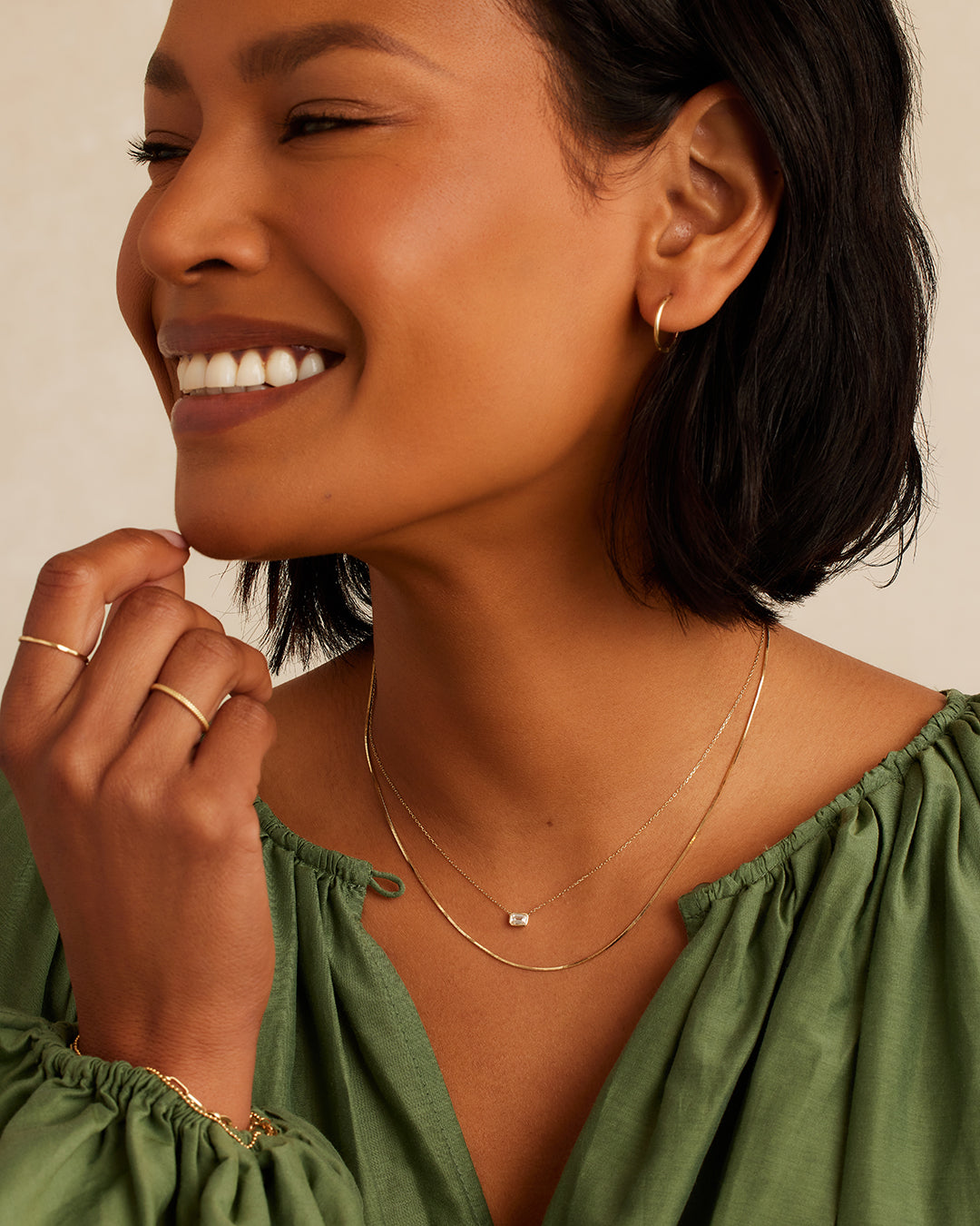 Exquisite Classic Diamond and Emerald Pendant Necklace for Women | Elegant Jewelry Gift for Anniversary, Wedding & Special Occasions
