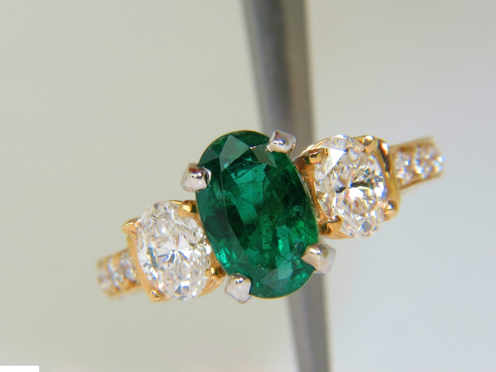 3.20ct Natural Emerald and Diamond Ring in 14K Gold - Classic Elegance for Engagement, Wedding, or Anniversary Gifts (Zambian Emerald, A+ Quality)