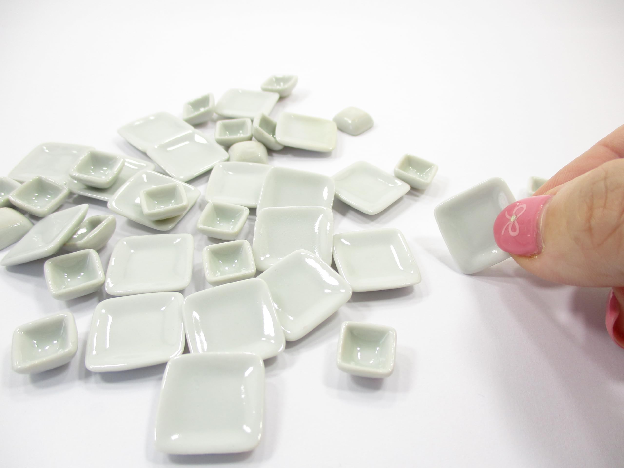 20-Piece White Ceramic Miniature Square Plates & Bowls Set for Dollhouse - Perfect for Miniature Displays, DIY Crafts, and Tea Party Scenes