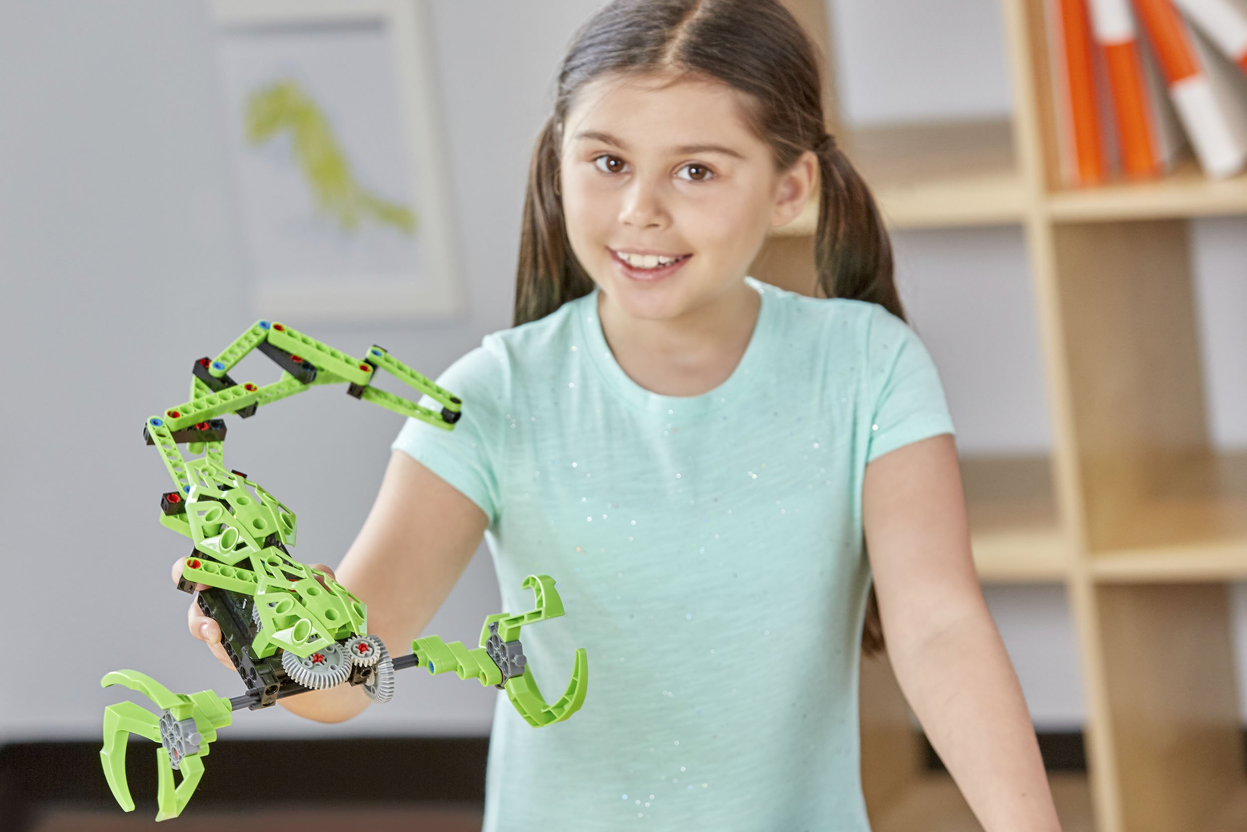 Thames & Kosmos Alien Robots STEM Building Kit - DIY Science Toy for Kids & Teens - Perfect for School Projects & STEM Learning Activities