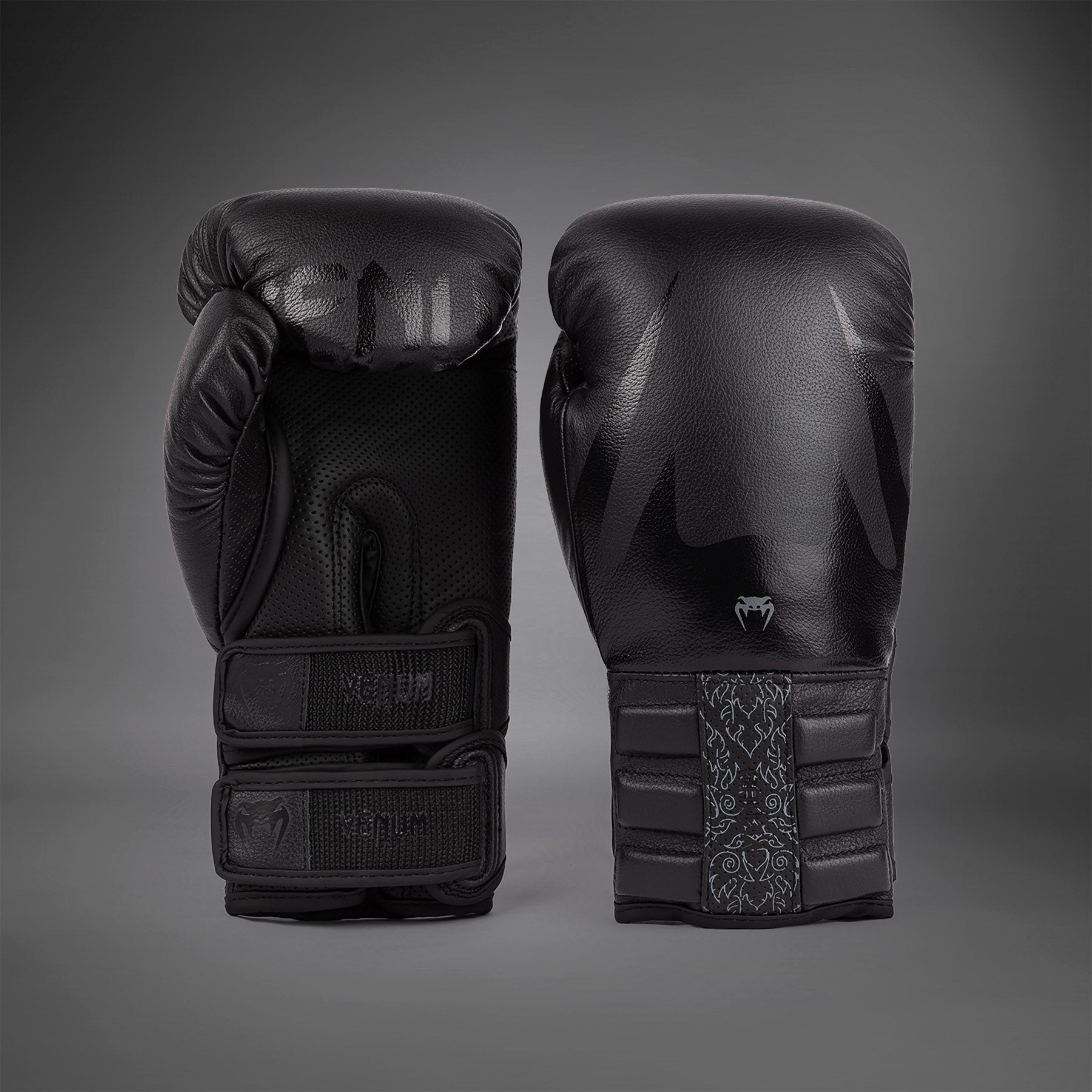 Venum Reverso Boxing Gloves - Premium Black Training Gloves for MMA, Muay Thai & Kickboxing - Ideal for Sparring, Bag Work & Fitness Training