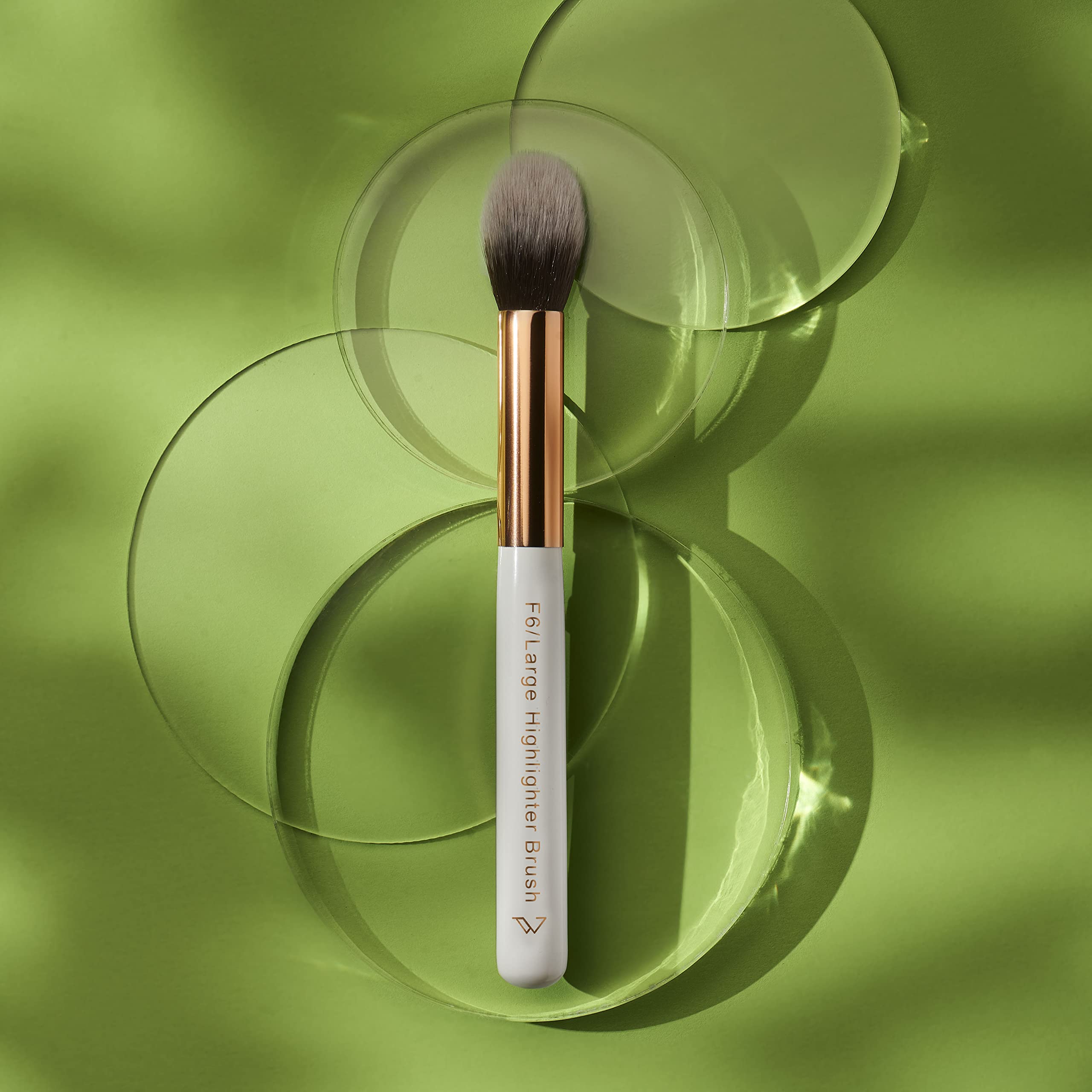 Professional Large Highlighter Makeup Brush for Face - Soft Synthetic Bristles, Cruelty-Free & Vegan - Perfect for Blending & Contouring - Ideal for Daily Makeup & Special Occasions