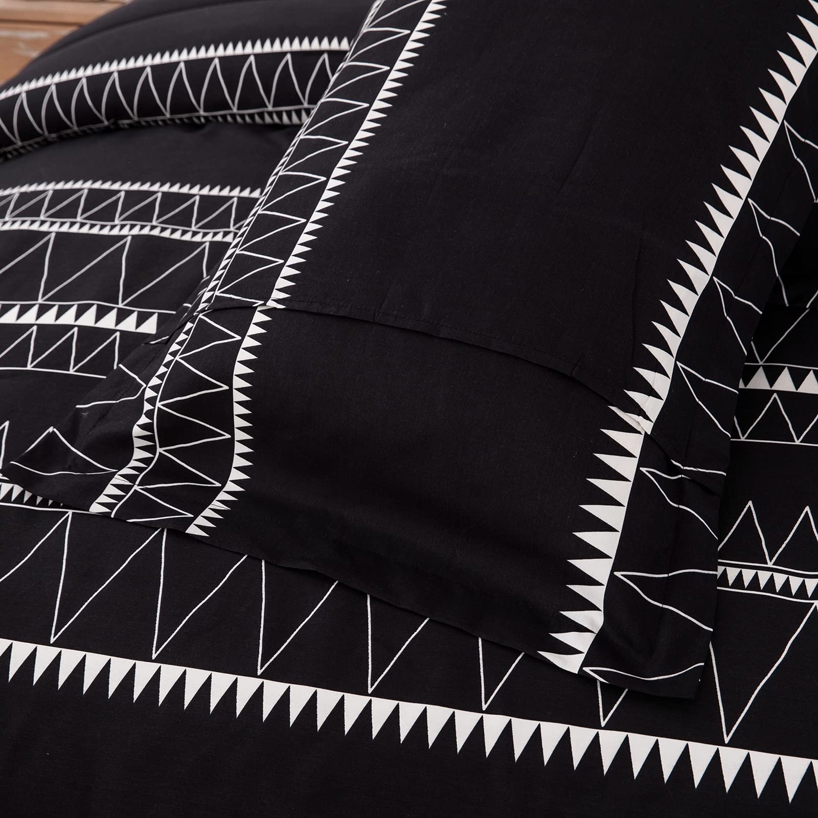 WONGS BEDDING Black Comforter Set Twin Size - Reversible Boho Triangle Striped Down Alternative Bedding - 2 Piece Set (1 Comforter + 1 Pillowcases) - Soft Microfiber 68x86 Inches - Perfect for Teens, Dorms & Guest Rooms