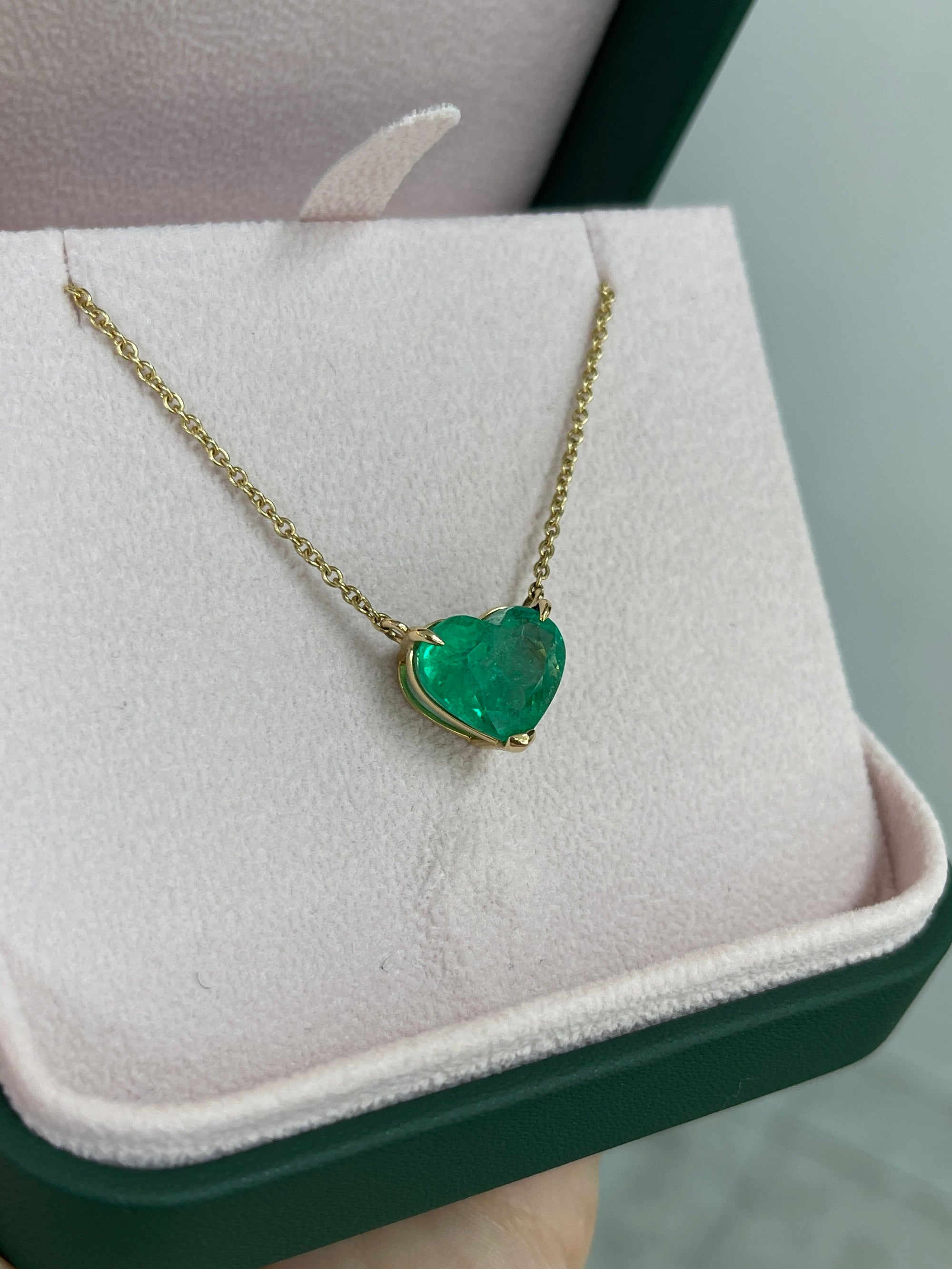 5.77 Carat Colombian Emerald Heart Cut Solitaire 18K Gold Necklace for Women - Elegant Jewelry Gift for Anniversary, Valentine's Day & Special Occasions