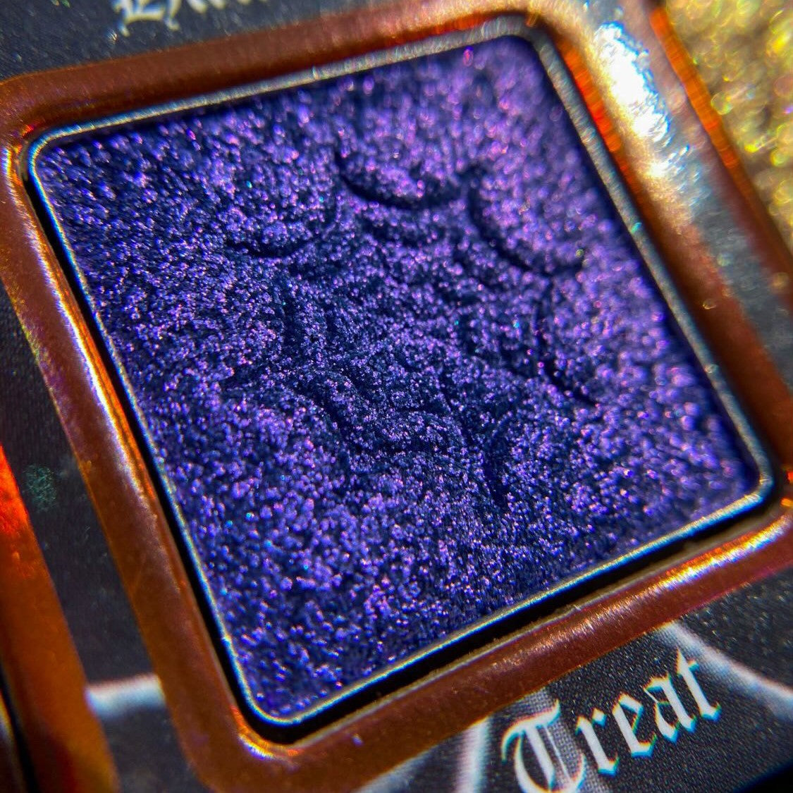 Spooky Halloween Eyeshadow Palette - 12 Highly Pigmented Matte & Shimmer Shades for Dramatic & Glamorous Makeup Looks | Perfect for Costume Parties, Cosplay & Night Out