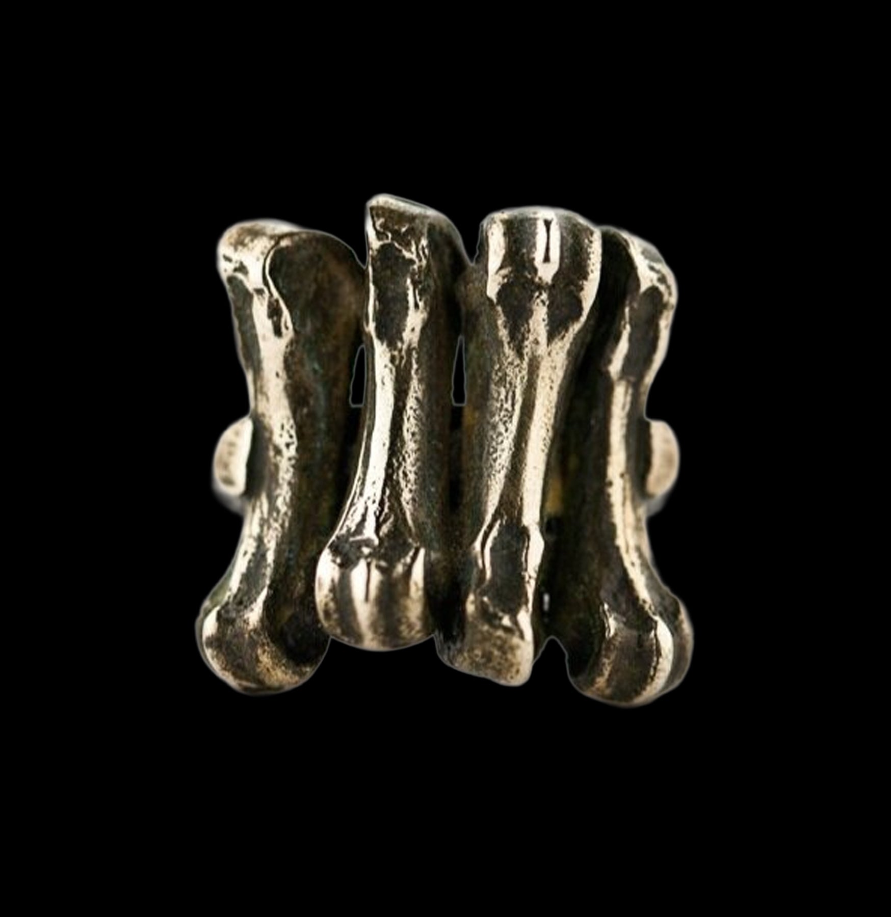 Vintage Bronze Bone Ring for Men & Women - Gothic Punk Jewelry - Perfect for Halloween, Cosplay & Alternative Fashion