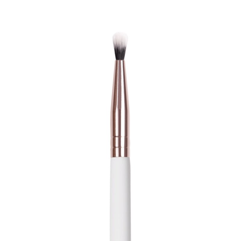 INGLOT Feather Luxe Detailer Blending Brush 208 - Professional Makeup Brush for Eyeshadow & Eyeliner - Perfect for Precise Blending & Smokey Eye Looks
